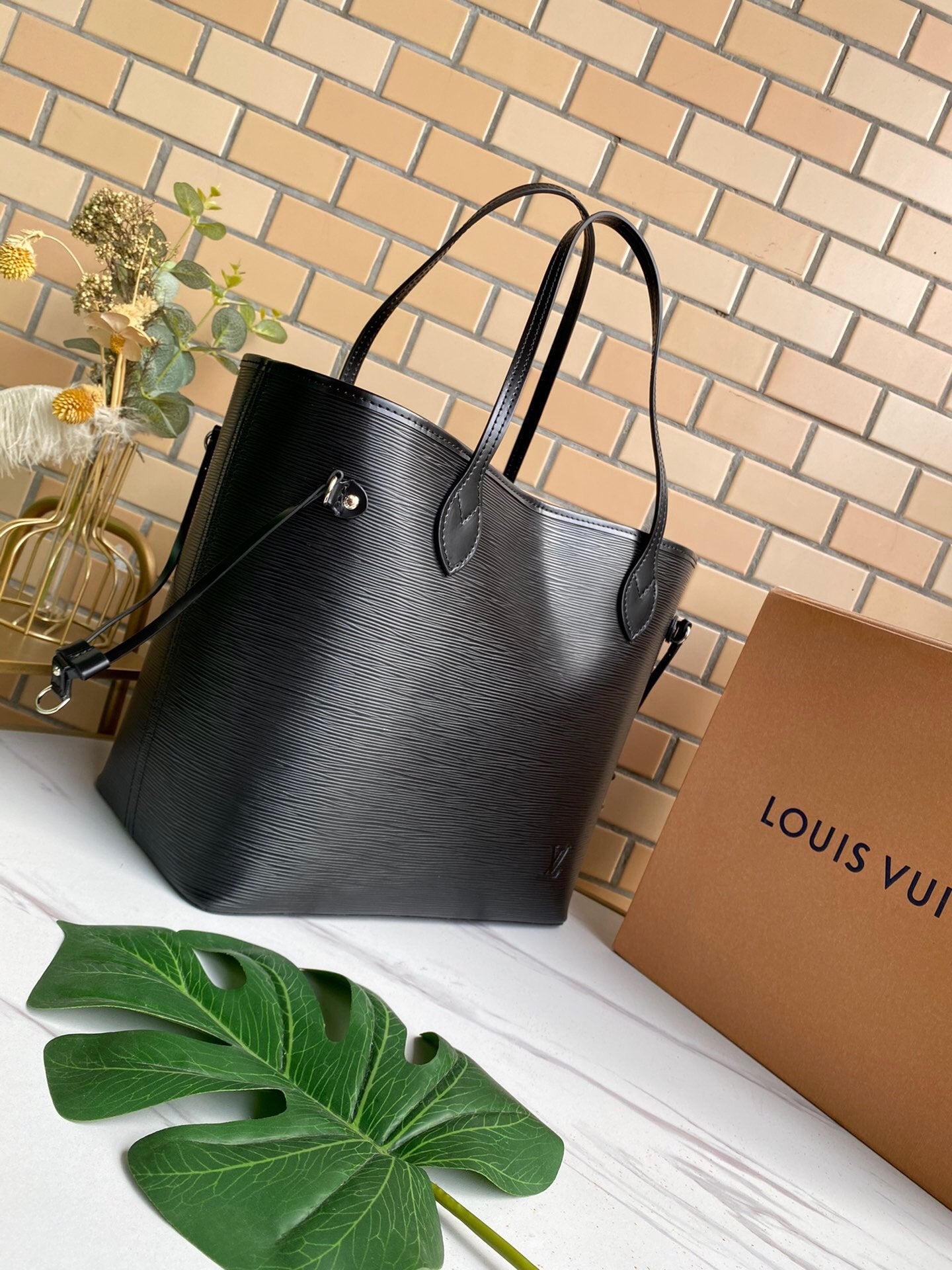 EN - New 1:1 rep  Bags LUV 131