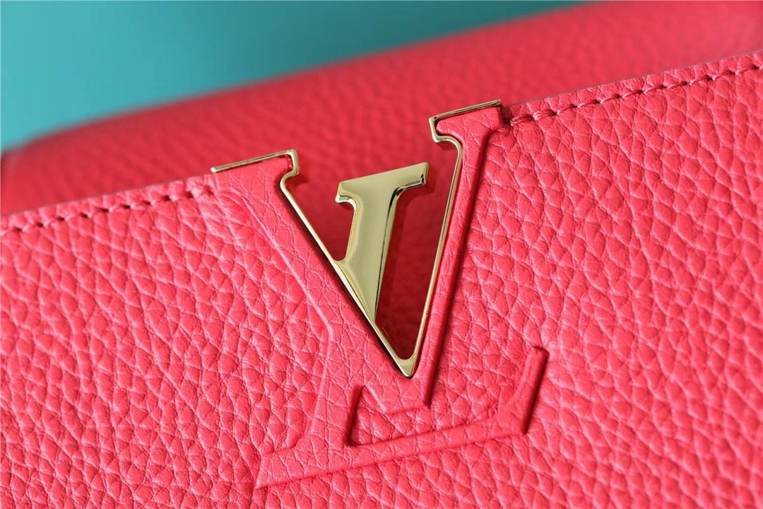 Top Quality Capucines MM Taurillon Red For Women, Womens Bags, Shoulder And Crossbody Bags 12.4in/31.5cm Top Quality 