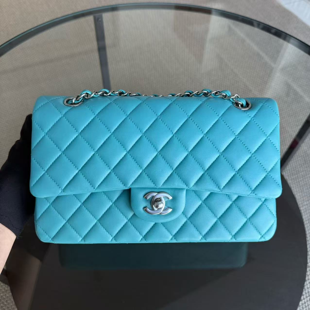*Un d* Chanel Classic Flap Medium - 25CM Quilted Lambskin Blue Silver Hardware Series 19