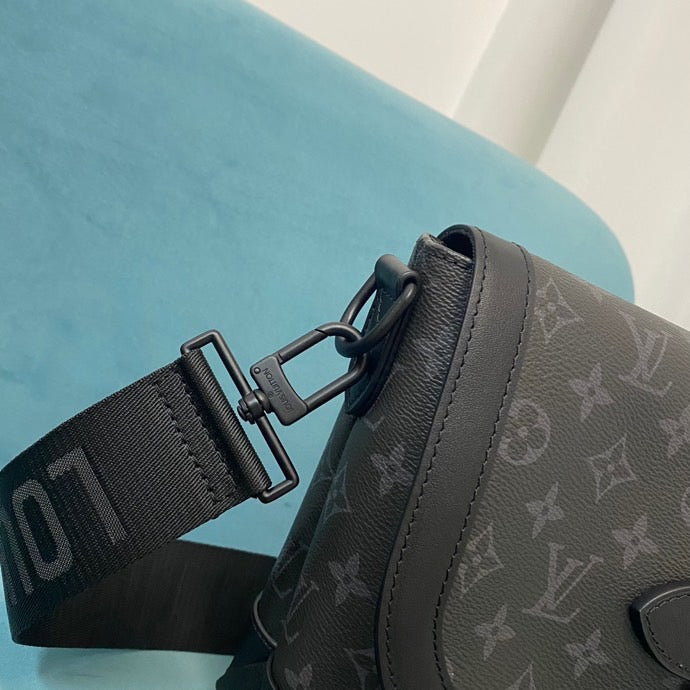 Top Quality Saumur Messenger Monogram Eclipse Canvas For Men, Bags, Shoulder And Crossbody Bags 11.8in/30cm Top Quality M45911