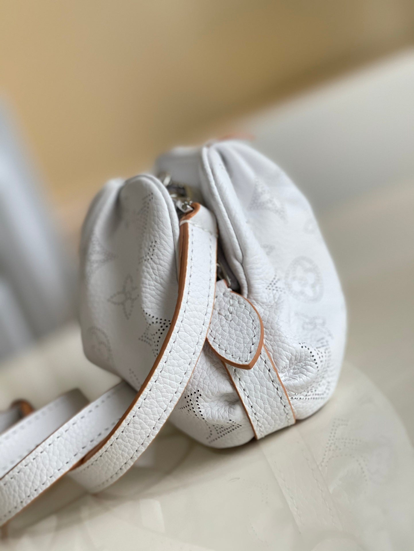 Top Quality Scala Mini Pouch White For Women,  Shoulder And Crossbody Bags 9.1in/23cm Top Quality M80410