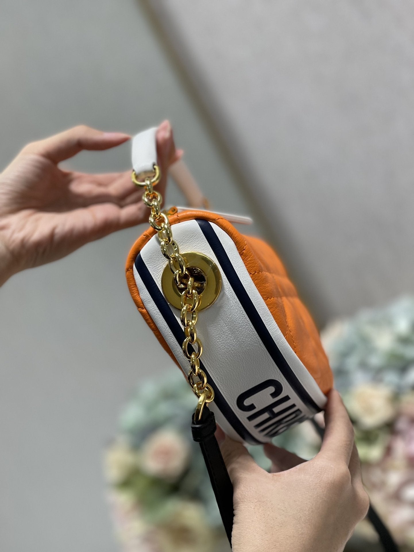 Top Quality Small Vibe Hobo Bag Top QualityuoresTop Qualitynt Orange Macrocannage, Orange Handbags, Crossbody Bags, 20cm CD M7200ODDO_M057