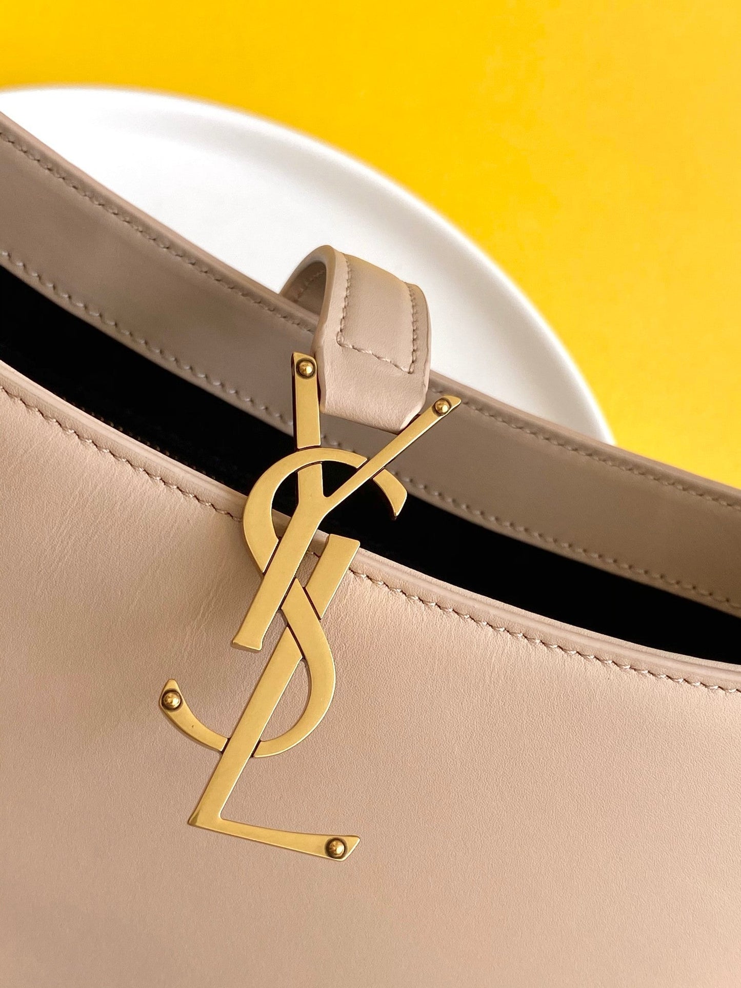 Top Quality LE 5 À 7 Hobo Bag Light Ivoire For Women 9in/23cm YSL