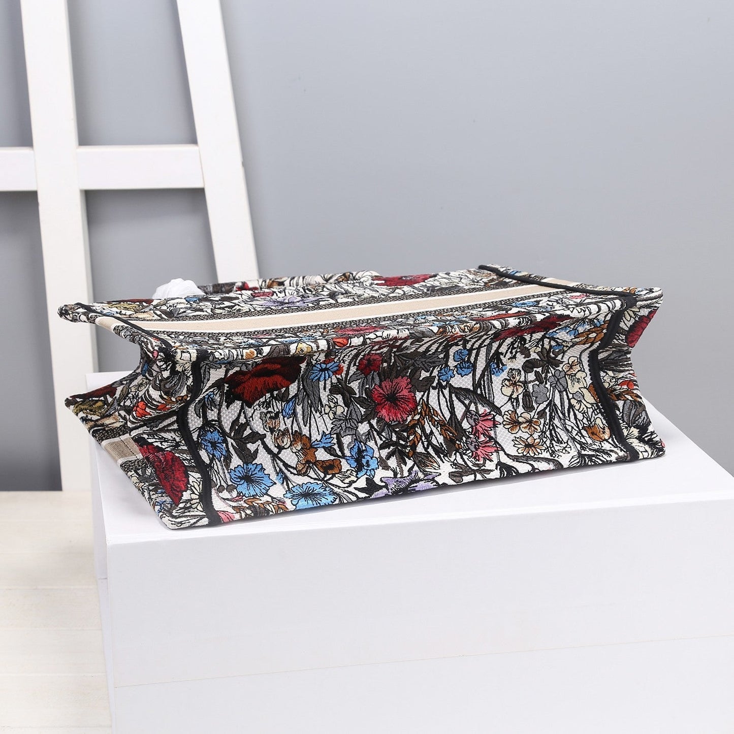Top Quality MeTop Qualityum Book Tote Bag By Maria Grazia Chiuri For Women 14in/36cm CD