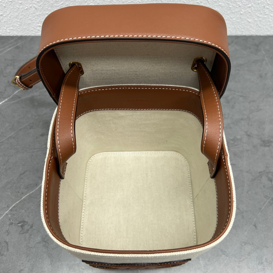Top Quality Medium Box Cuir Triomphe In Textile Natural / Tan For Women 6in/16cm 199252EFL.02NT