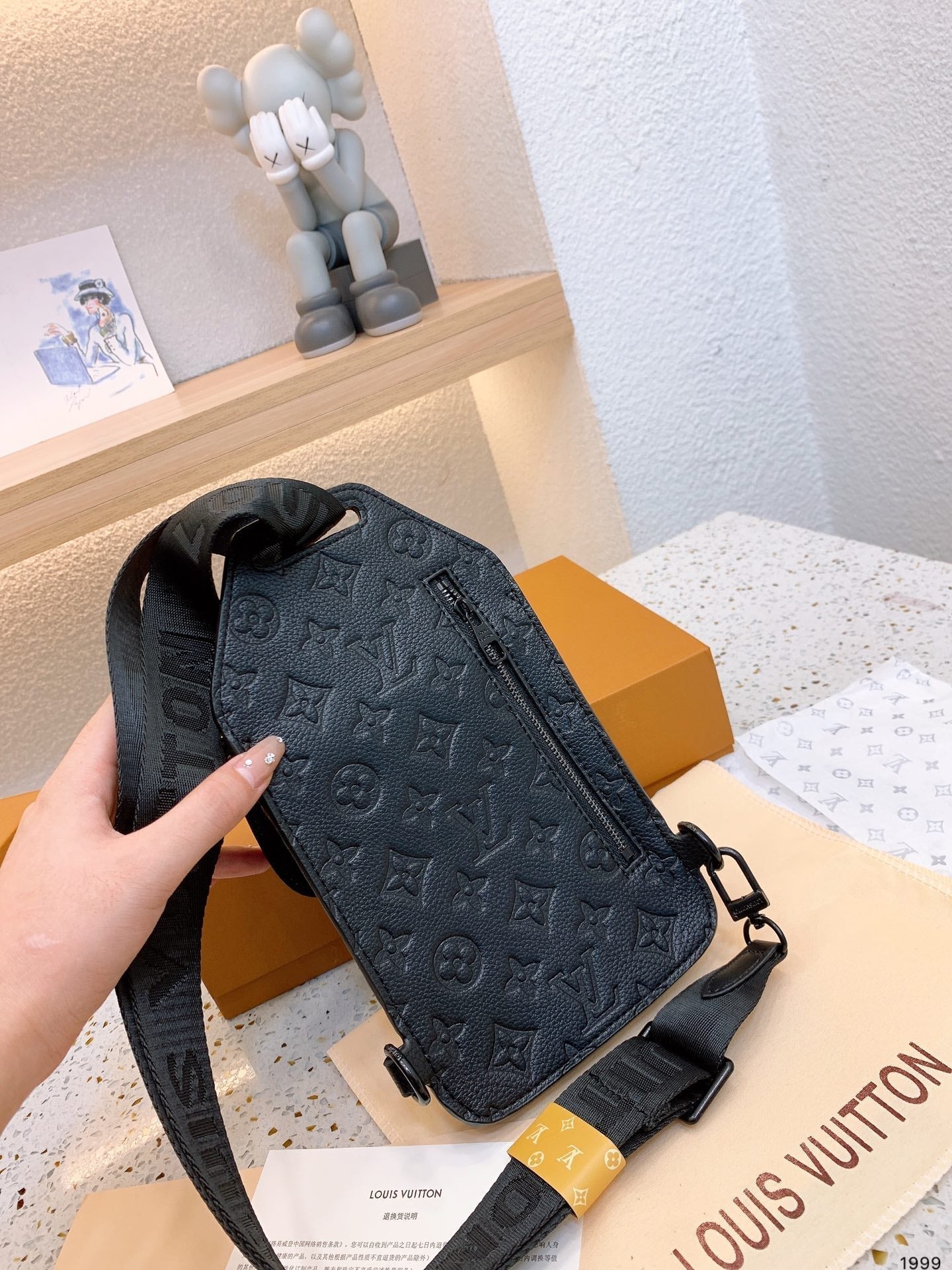 EN - New 1:1 rep Lux Bags LUV 548