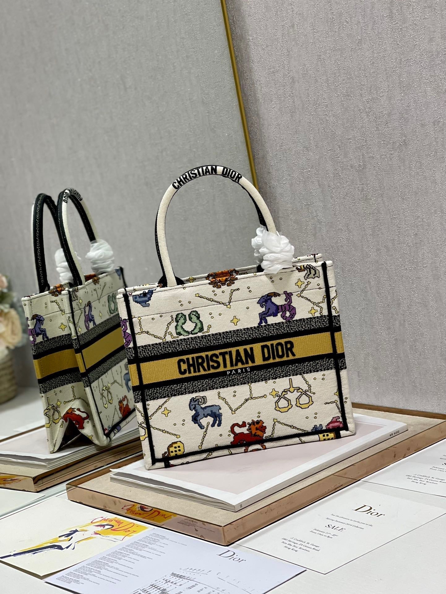 Top Quality Small Book Tote white, For Women, Womens Handbags 26.5cm/10.5in CD M1265ZRTY_M941
