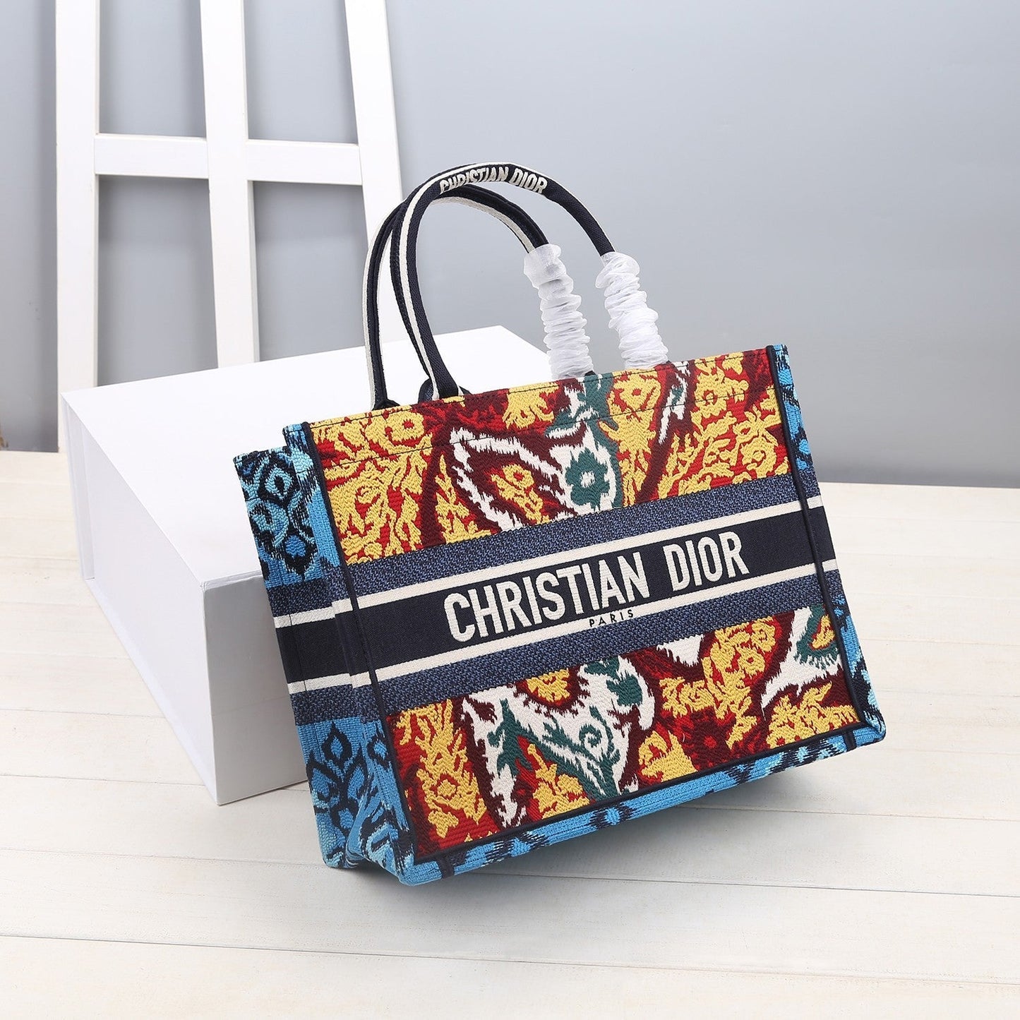 Top Quality MeTop Qualityum Book Tote Multicolor For Women 14in/36cm CD