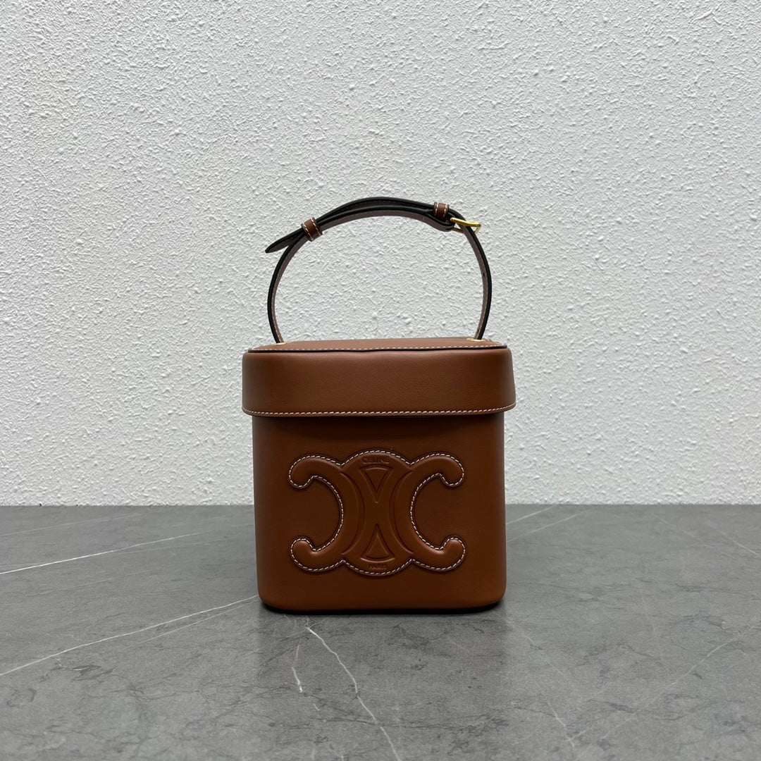 Top Quality Medium Box Cuir Triomphe Tan For Women 6in/16cm 199253DU3.04LU