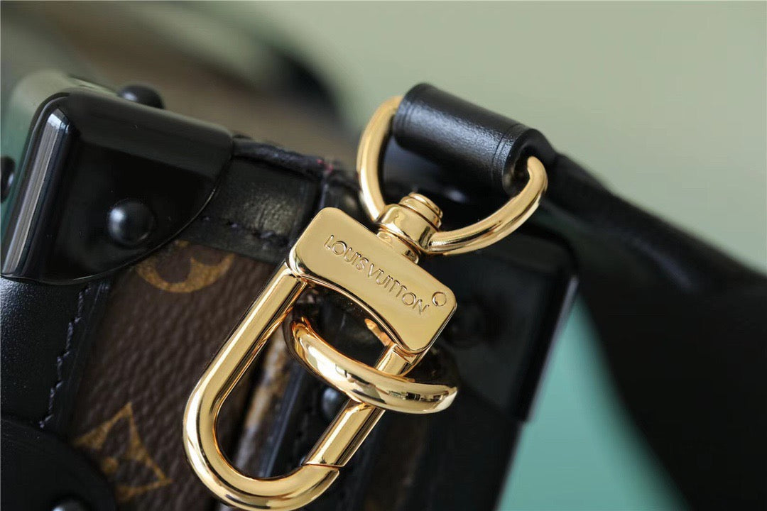 Top Quality Petite Malle East-West Monogram Canvas By Nicolas Ghesquiere For Women,  Shoulder And Crossbody Bags 27cm/10.6in Top Quality M46120