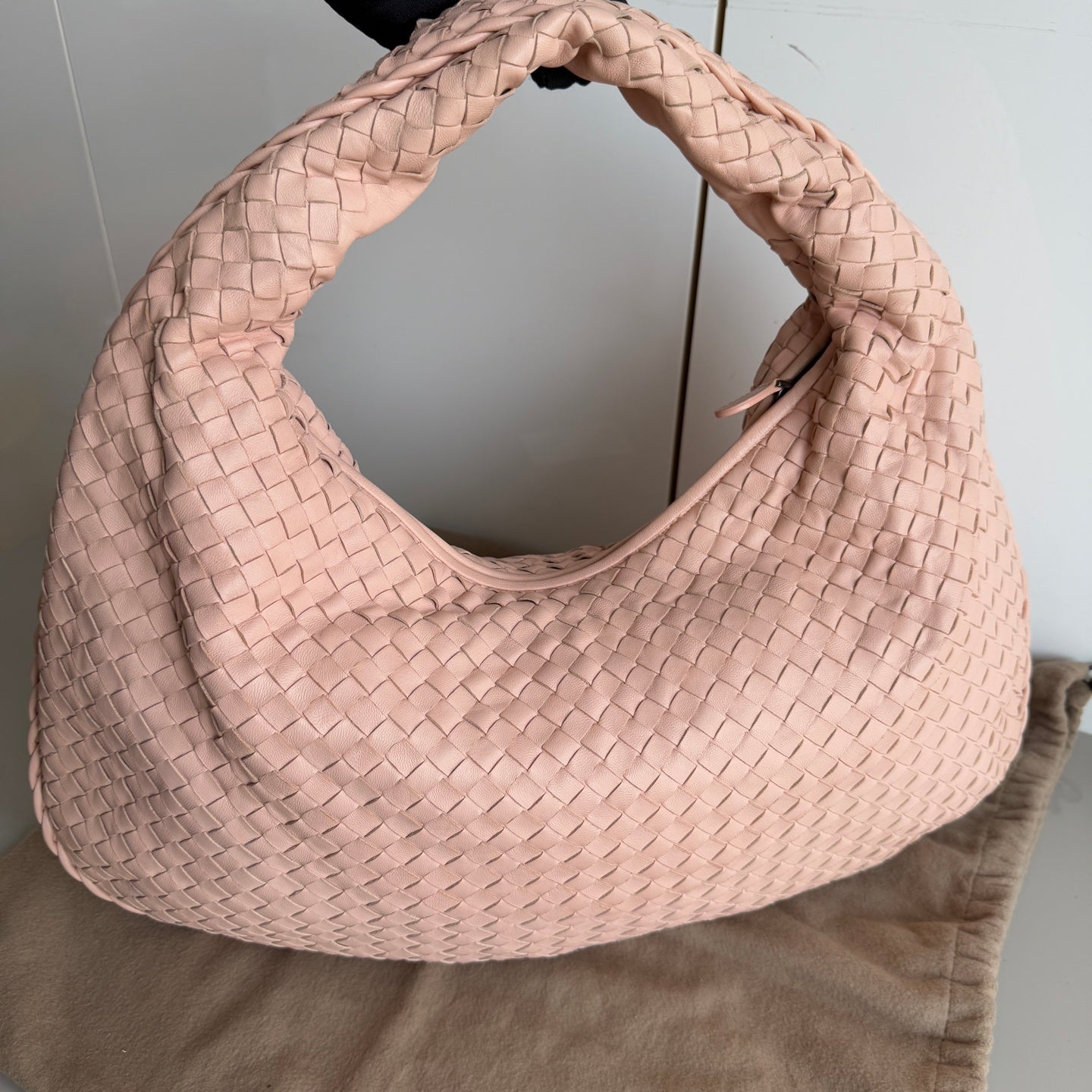 Bottega Veneta Veneta Hobo Intrecciato Light Almond Pink Intrecciato Leather Bag 48cm