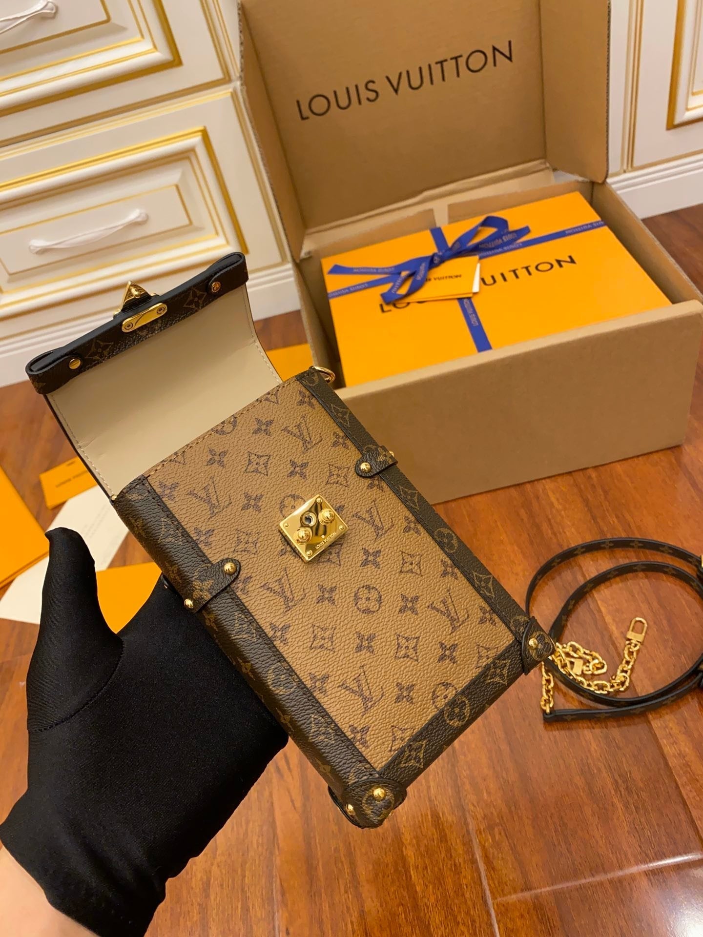 Top Quality Pochette Trunk Verticale Monogram Reverse With Monogram Canvas For Women, WoChain Wallet 6.9in/18cm Top Quality M67873