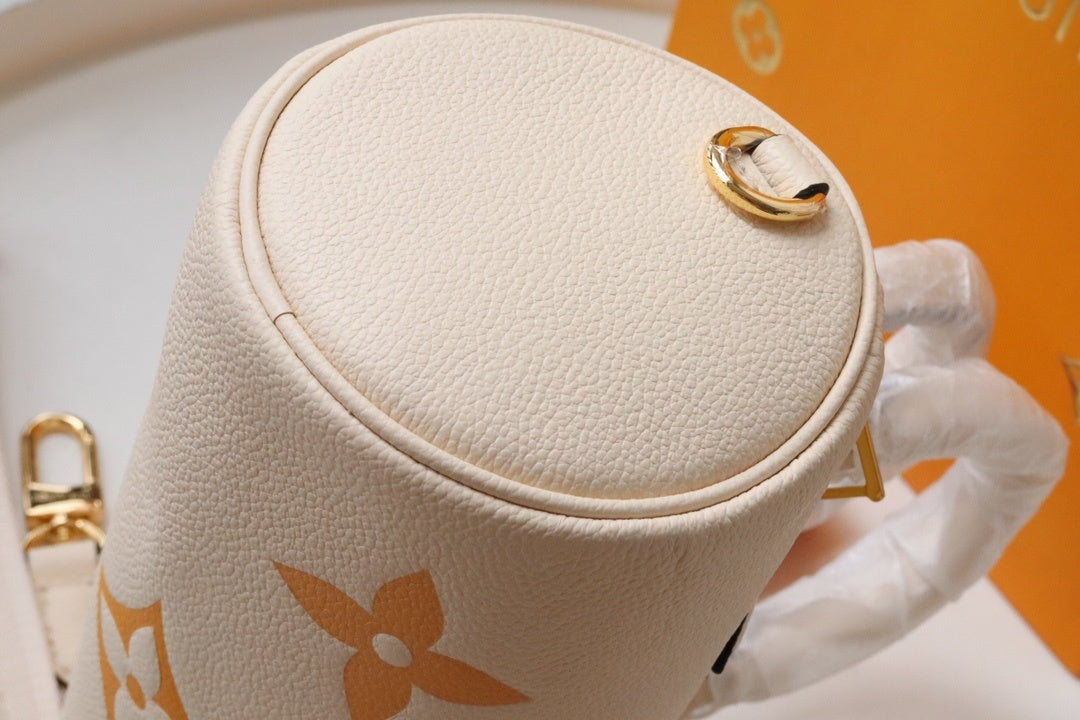 Top Quality Monogram 20cm White Cream