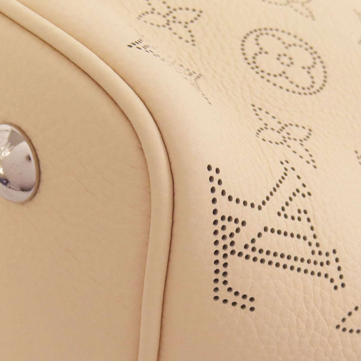 LOUIS VUITTON Handbag M21909 Mahina leather beige Blossom PM Women  d