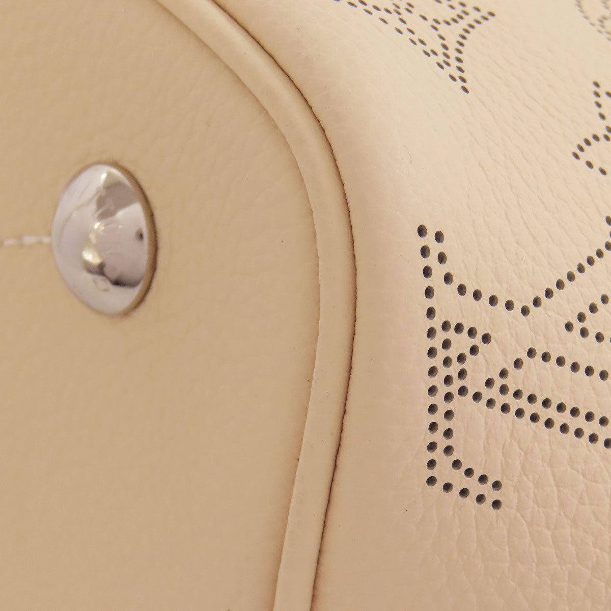 LOUIS VUITTON Handbag M21909 Mahina leather beige Blossom PM Women  d