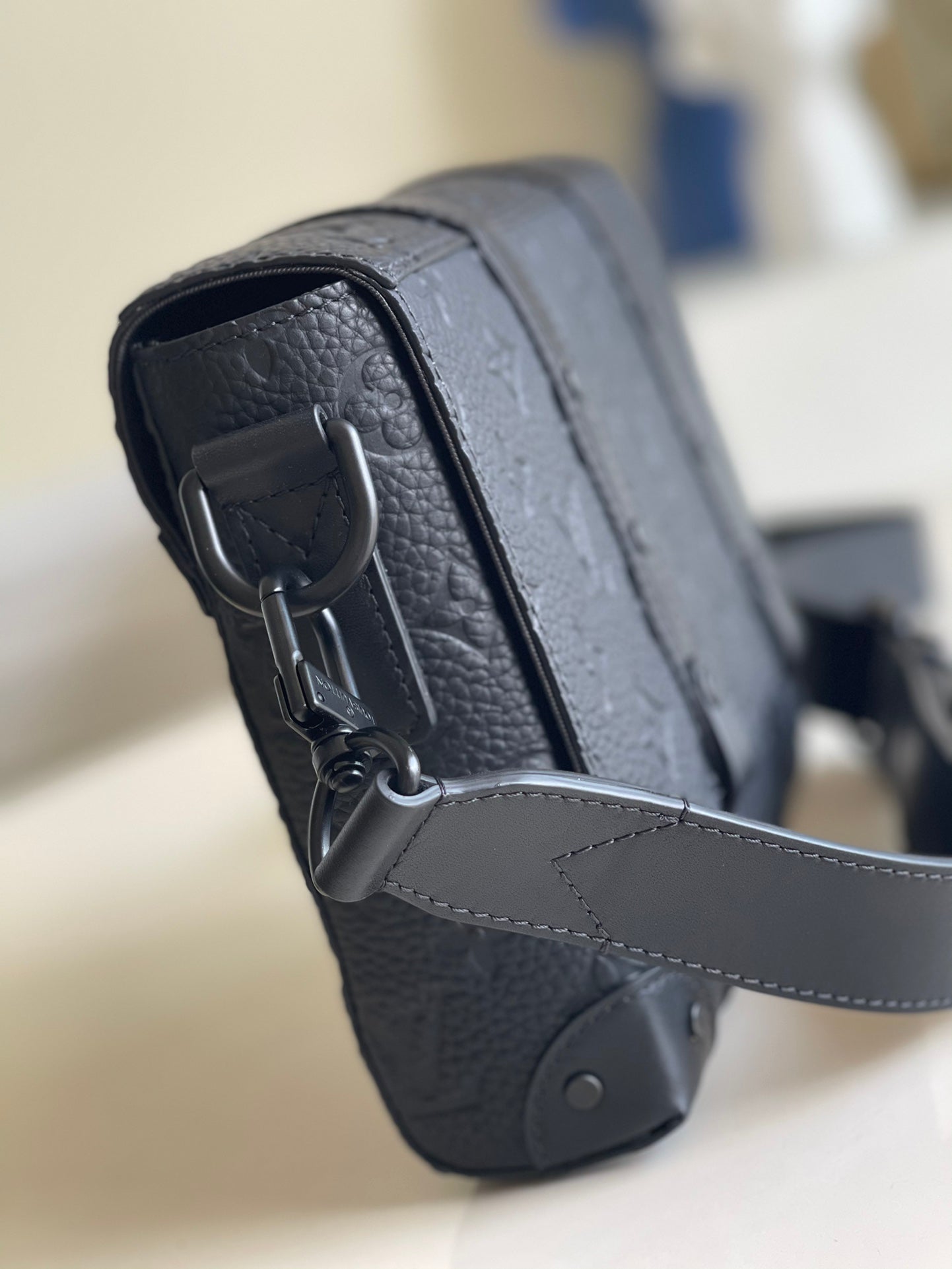 Top Quality Trunk Messenger Taurillon Monogram Black For Men, Bags, Shoulder And Crossbody Bags 9.4in/21cm Top Quality M57726