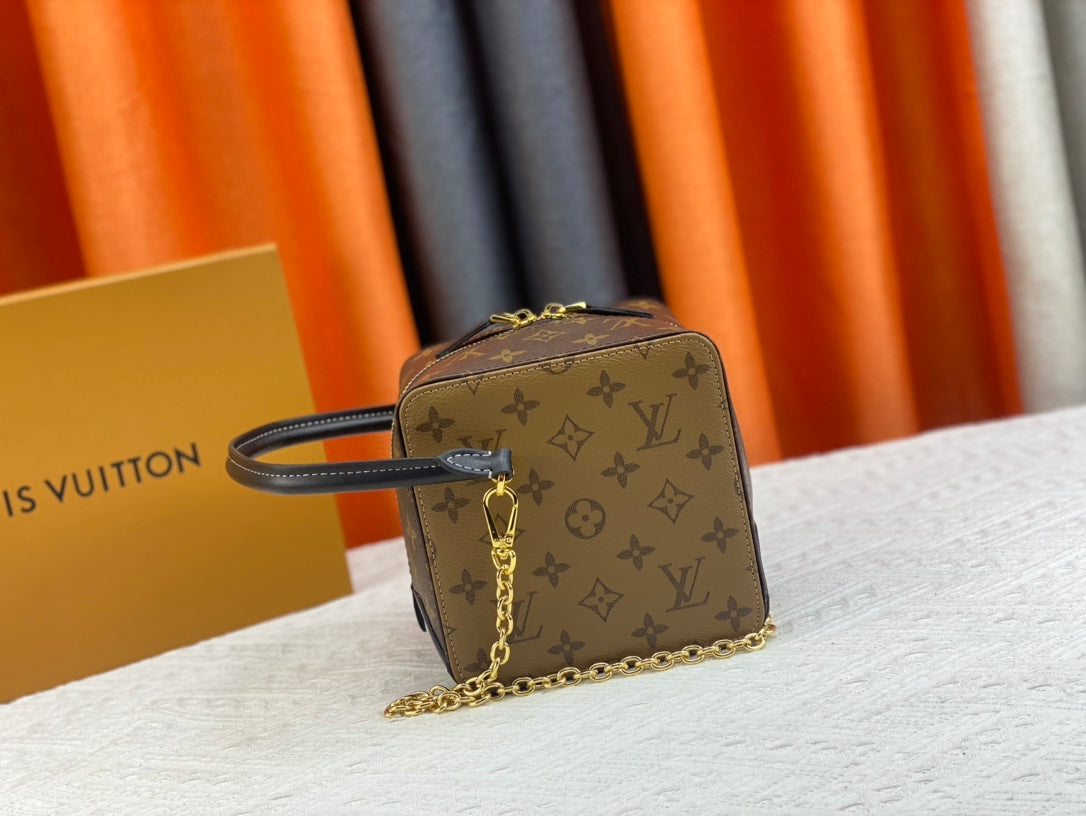 EN - New 1:1 rep  Bags LUV 678