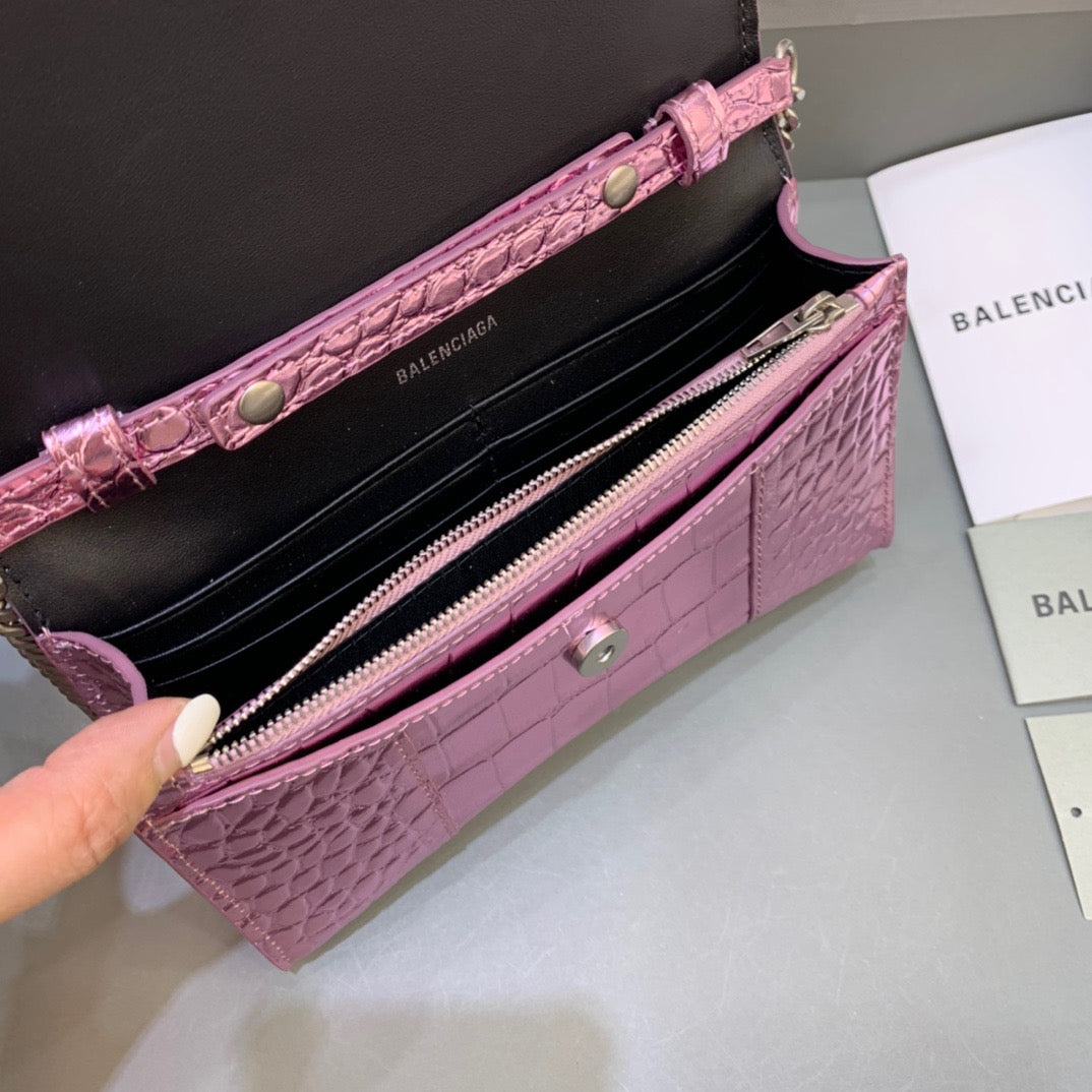 Top Quality Hourglass Wallet On Chain in Pink, For Women,  Bags 7.6in/19cm
