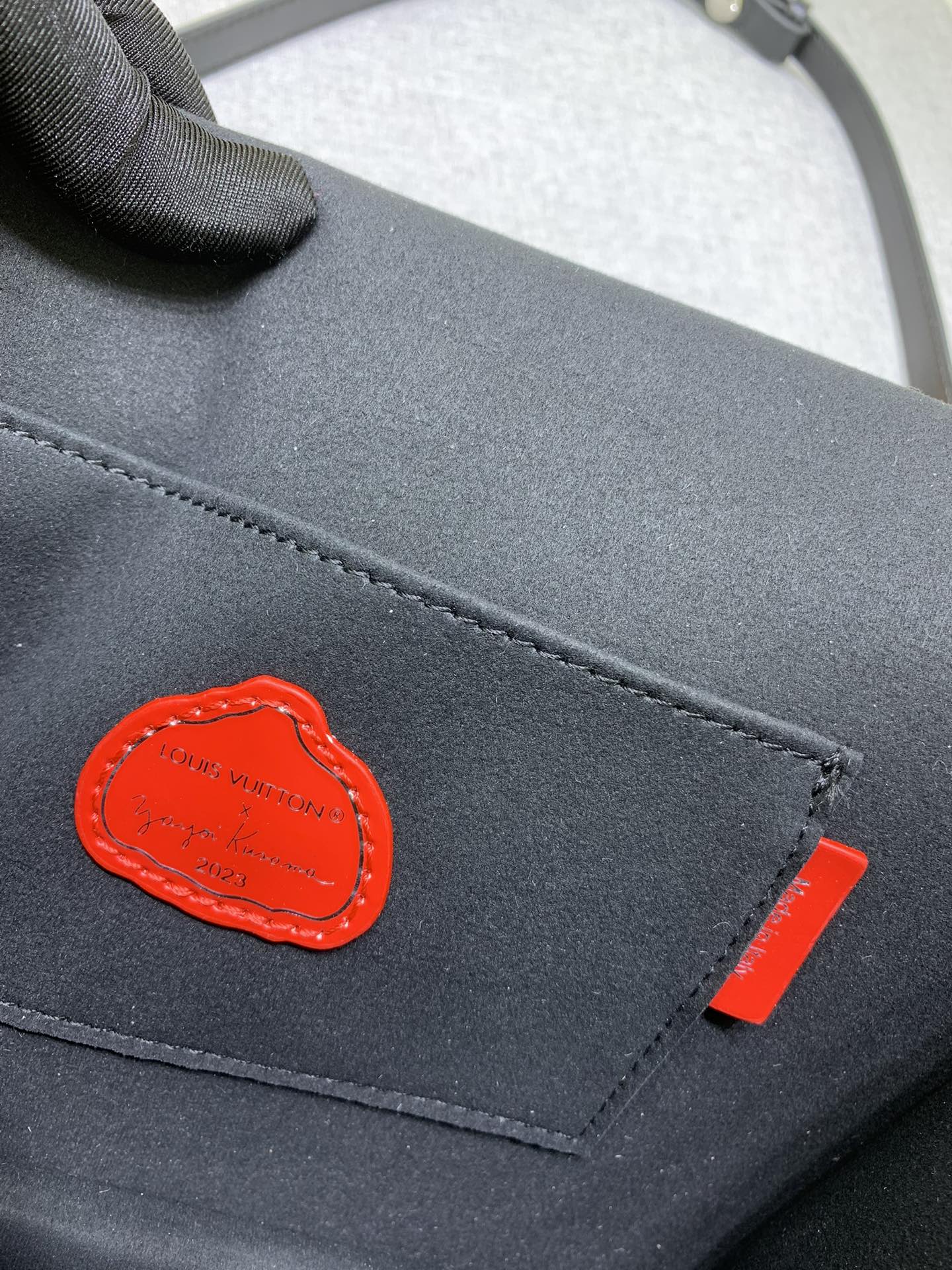 EN - New 1:1 rep  Bags LUV 658