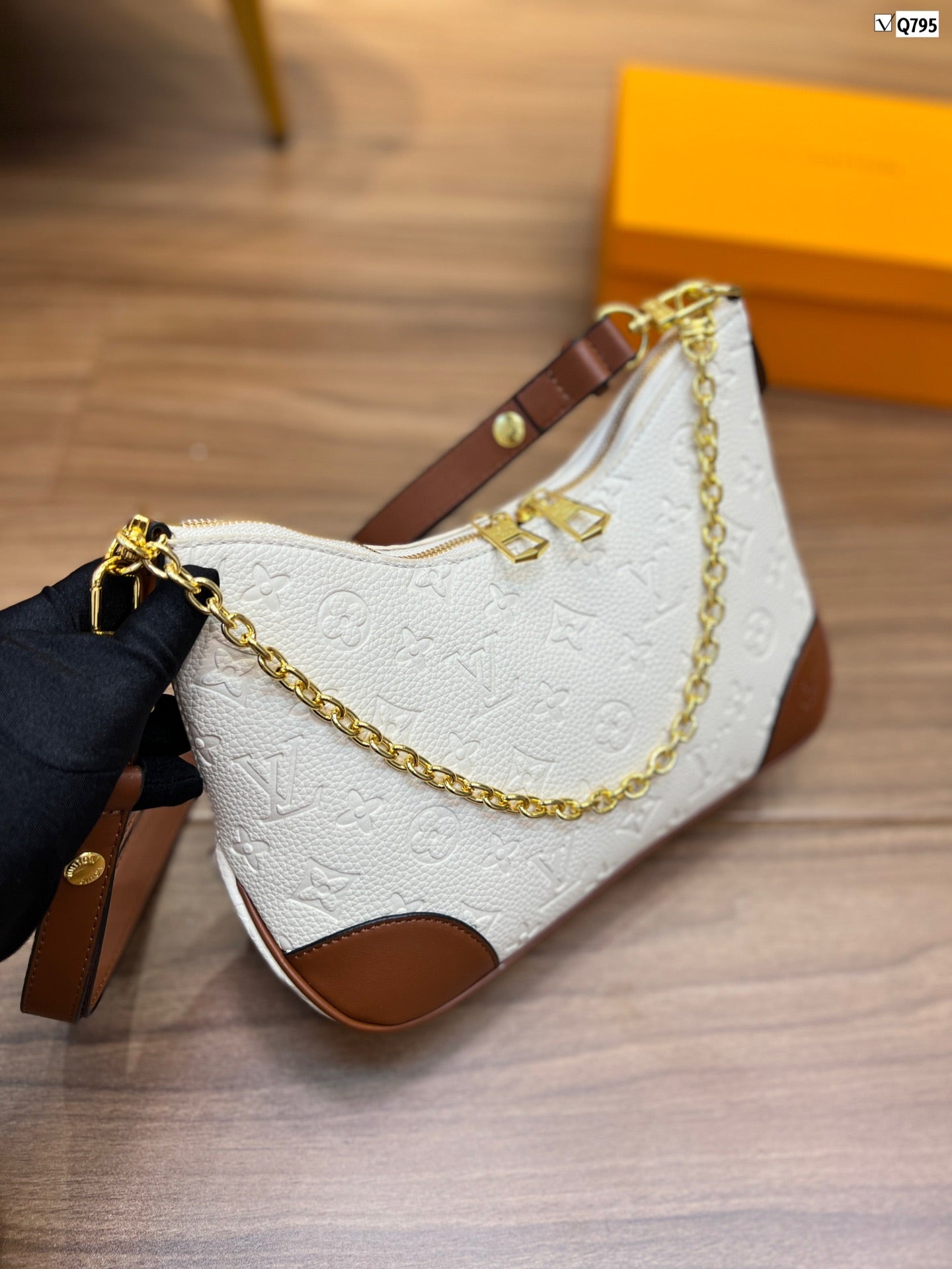 EN - New 1:1 rep Lux Bags LUV 538