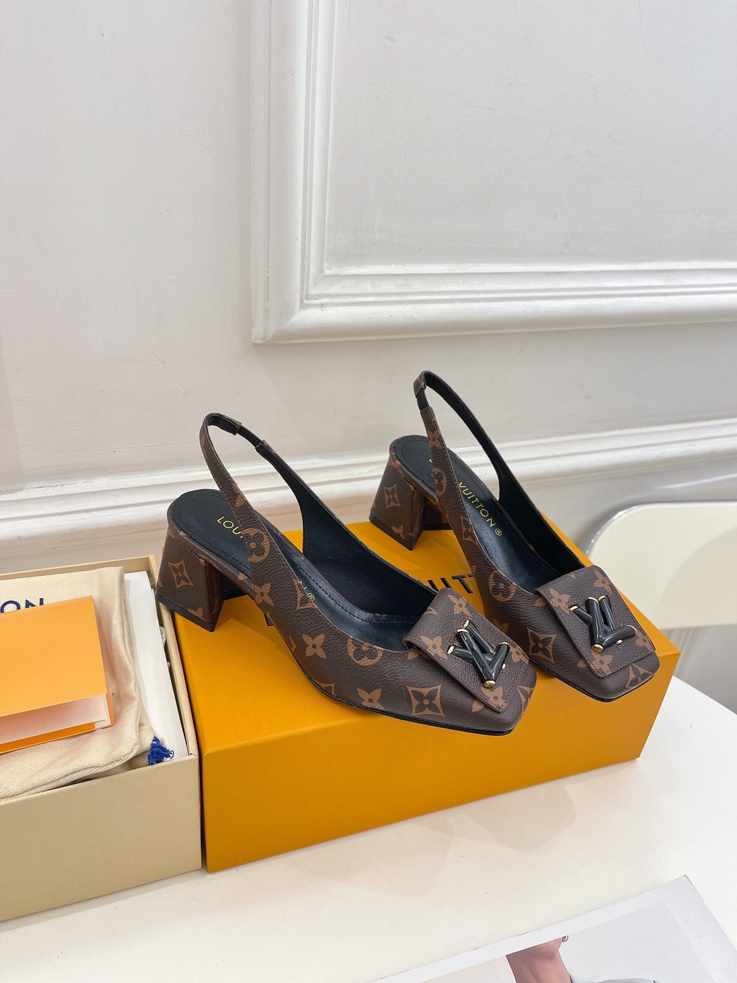 New 1:1 rep LUV High Heel Shoes 031
