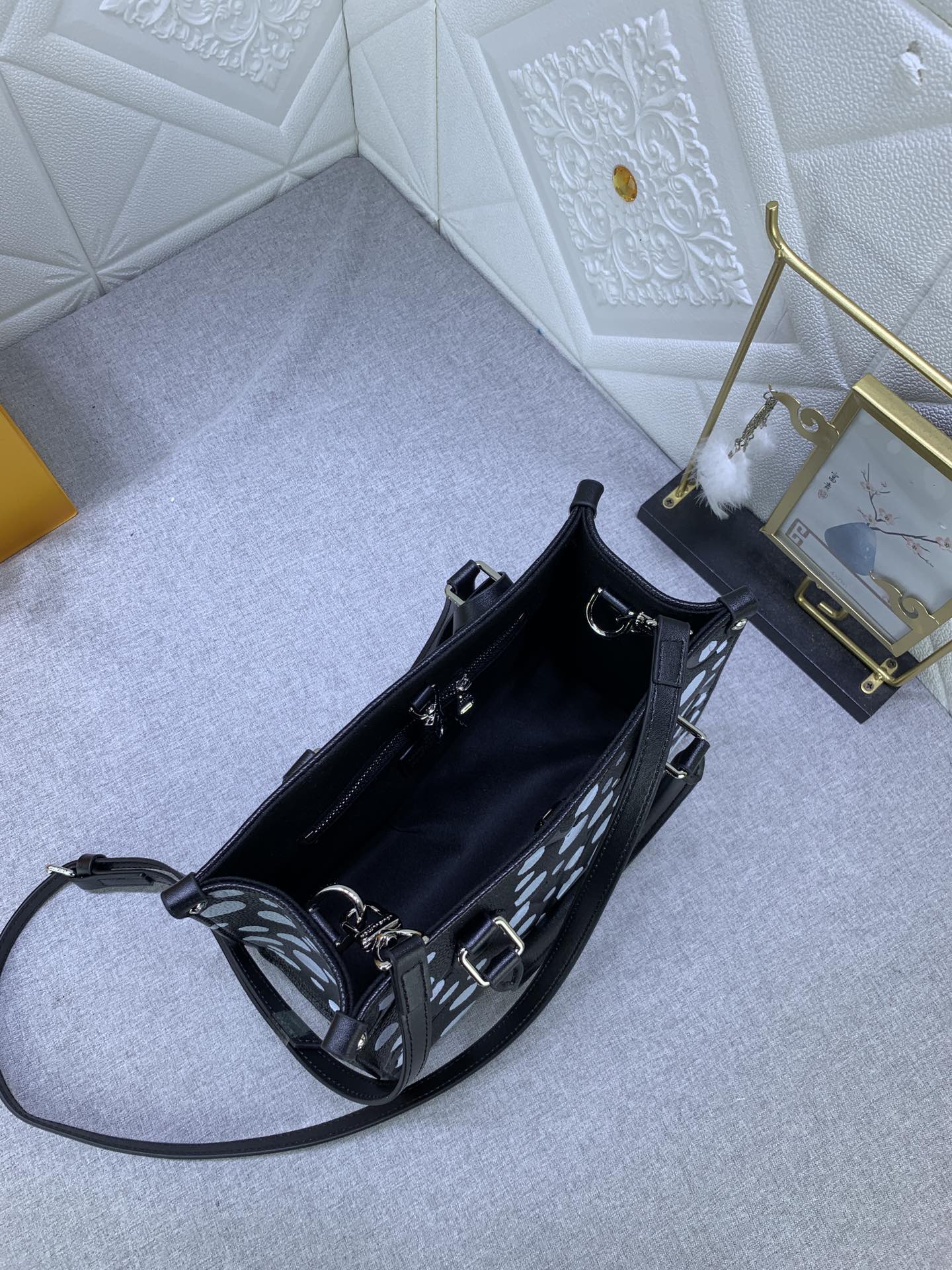 EN - New 1:1 rep Bag LUV 638