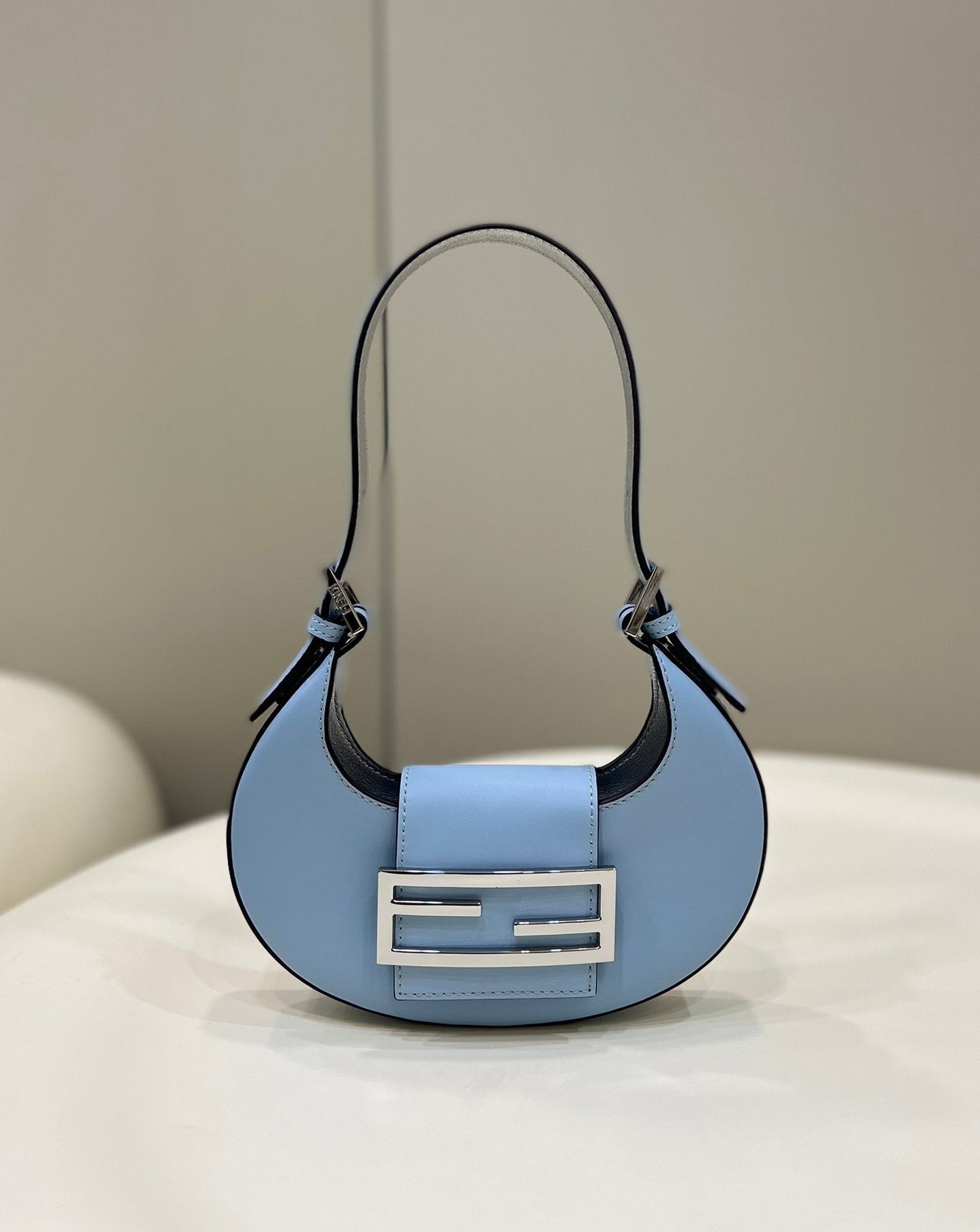 Top QualityTop Quality Cookie White For Women, Women’s Handbags, Shoulder Bags 7in/19cm FF 8BS065AAIWF1HBK