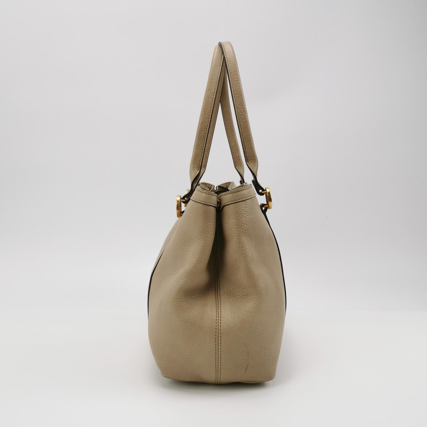 Gucci Interlocking G Logo Shoulder Bag in Leather