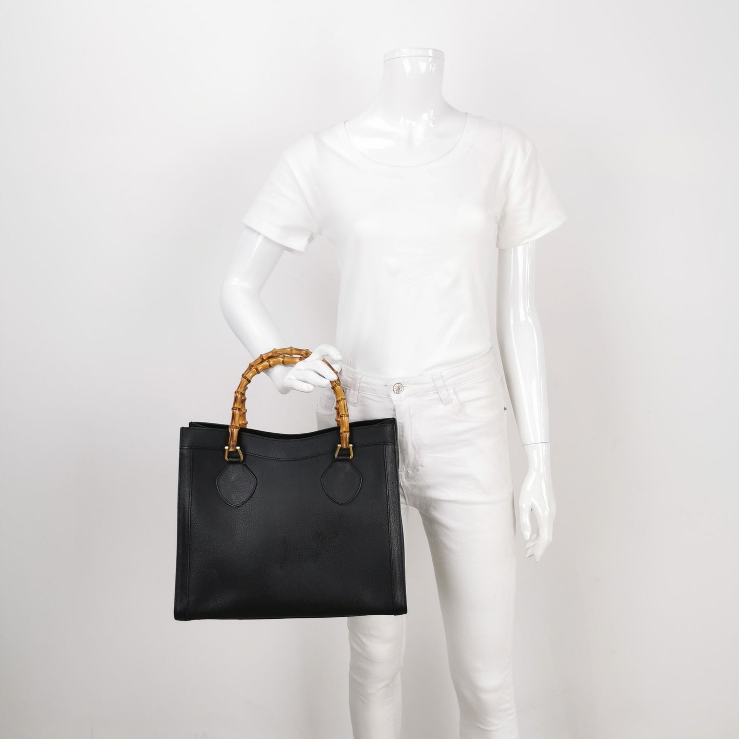 Gucci Diana Series Leather Solid Bamboo Handle   Handbag