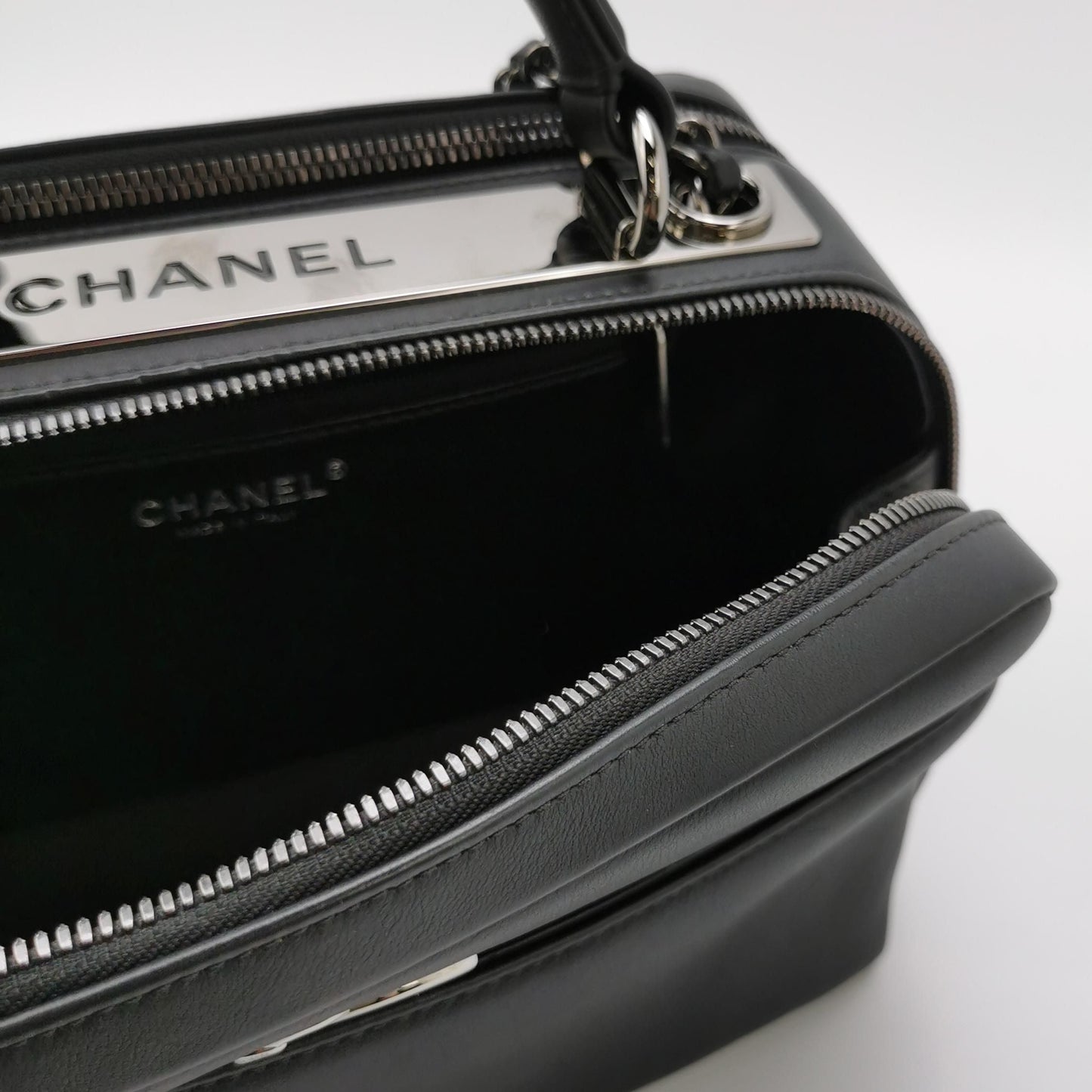 Chanel Trendy CC Leather Solid Double C Logo Shoulder Bag Crossbody Bag 250605781224205