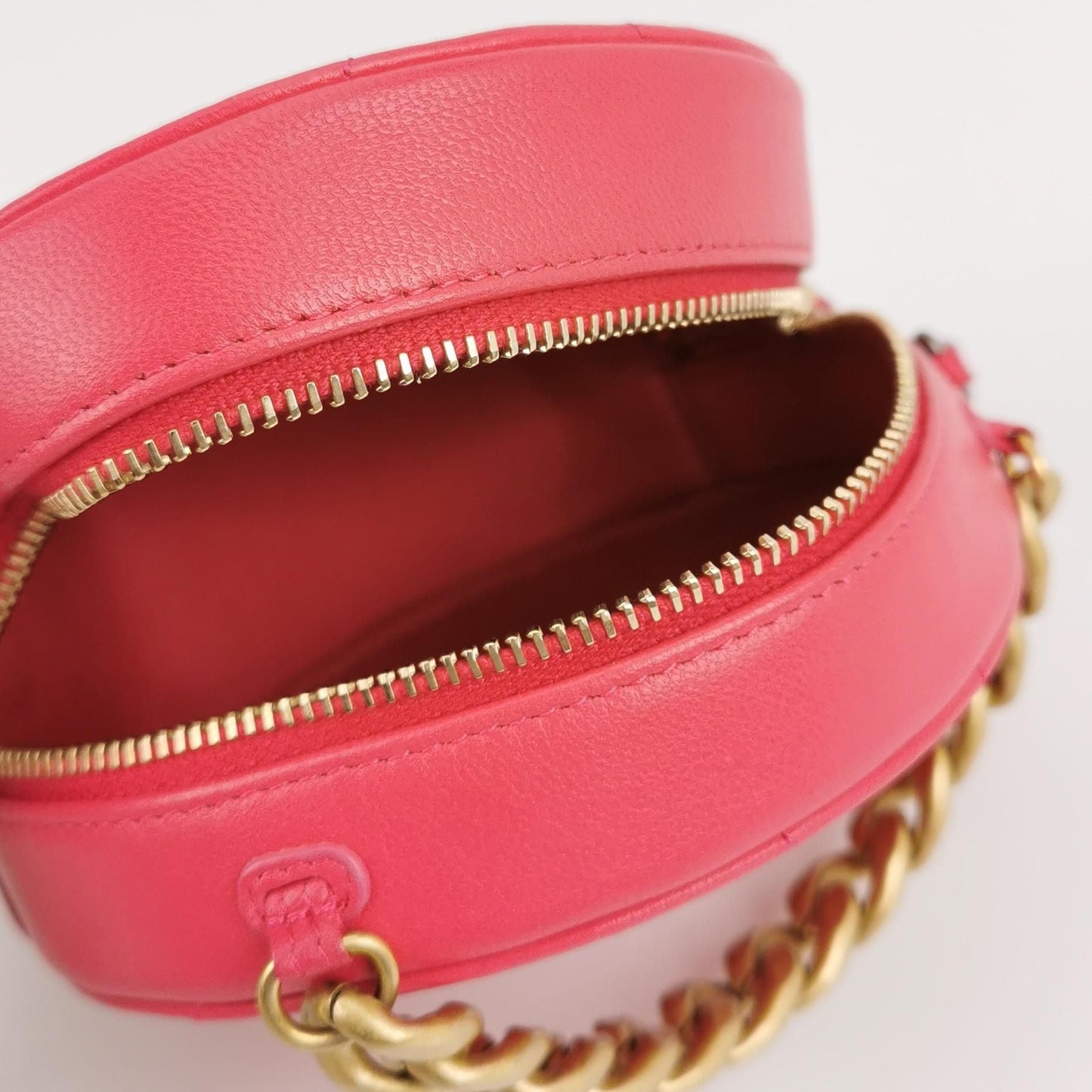 Chanel 19Bag Lamb Skin Quilted CC Turn-Lock Round Bag Shoulder Bag 250219781071338