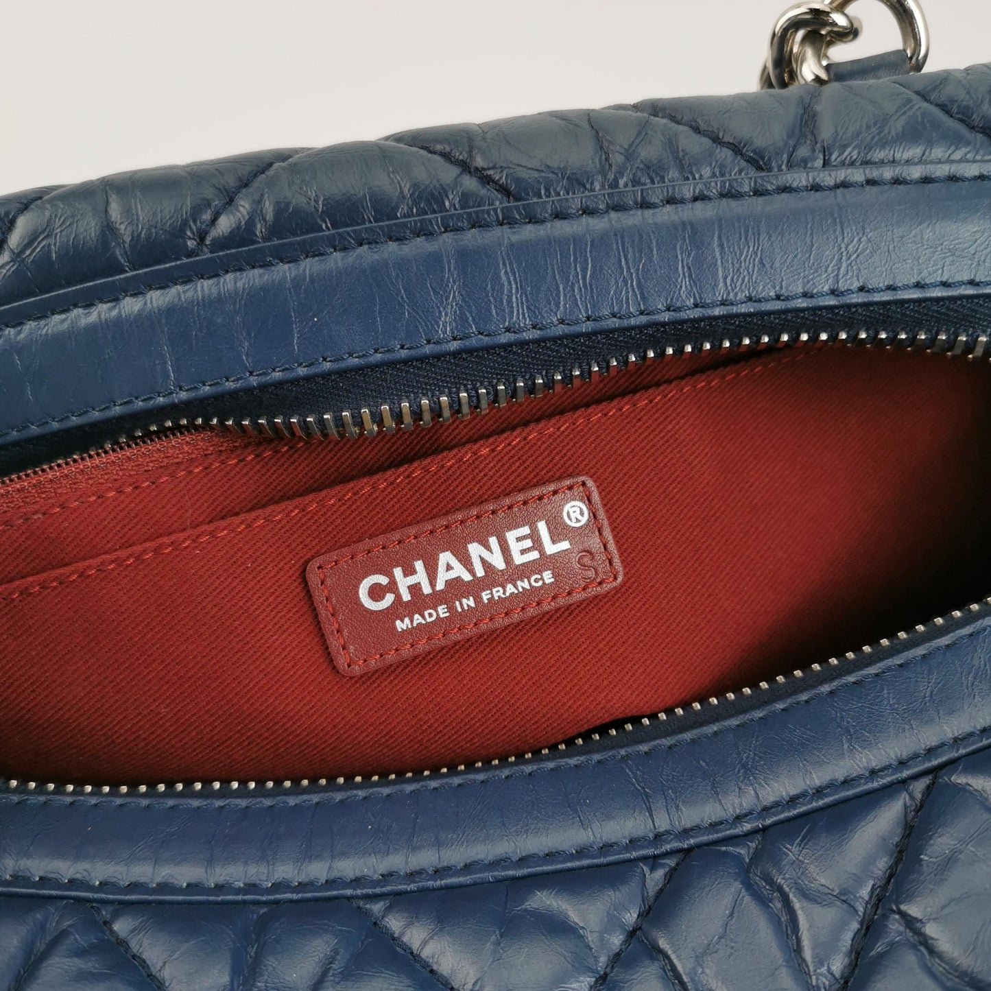 Chanel Quilted V-Pattern Double C Logo Zip Shoulder Bag 250208781054501