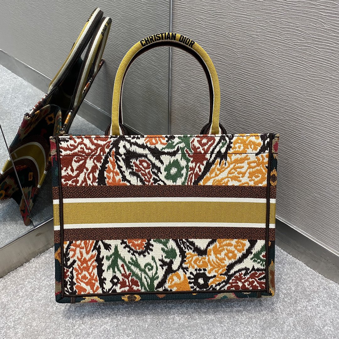 Top Quality MeTop Qualityum Book Tote Multicolor For Women 14in/36cm CD