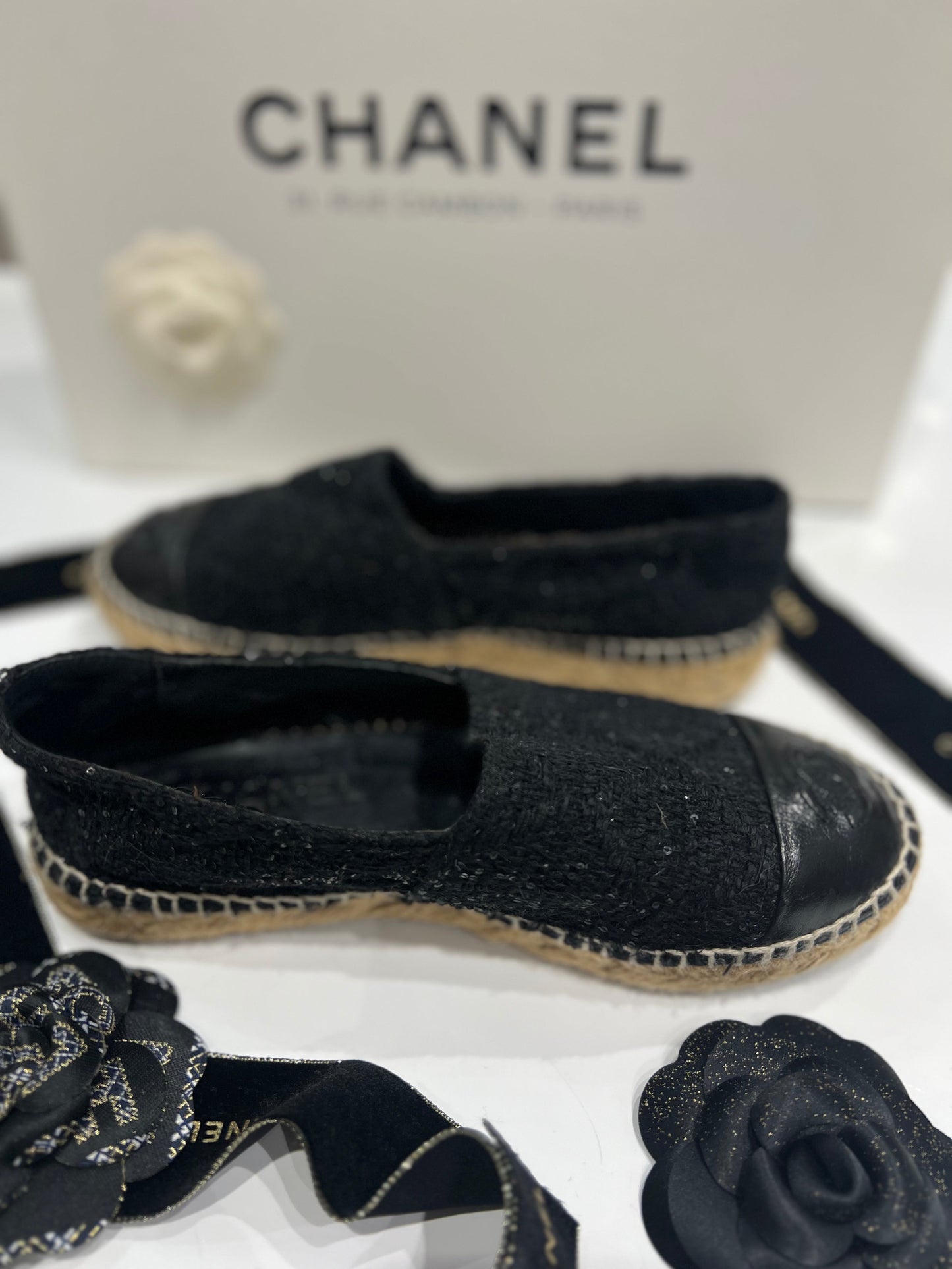 Chanel - espadrilles tweed et sequins noirs