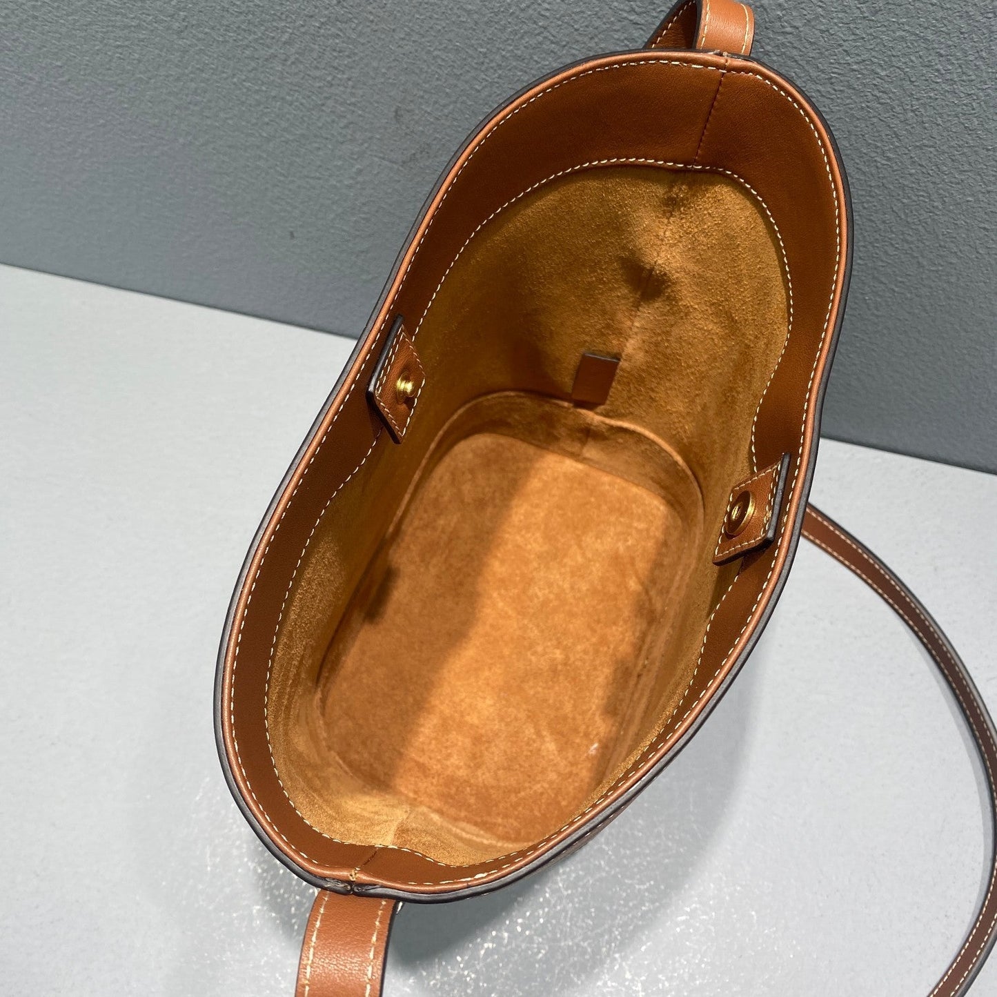 Top Quality Small Bucket Cuir Triomphe Brown For Women 9in/22cm 198243DU3.04LU