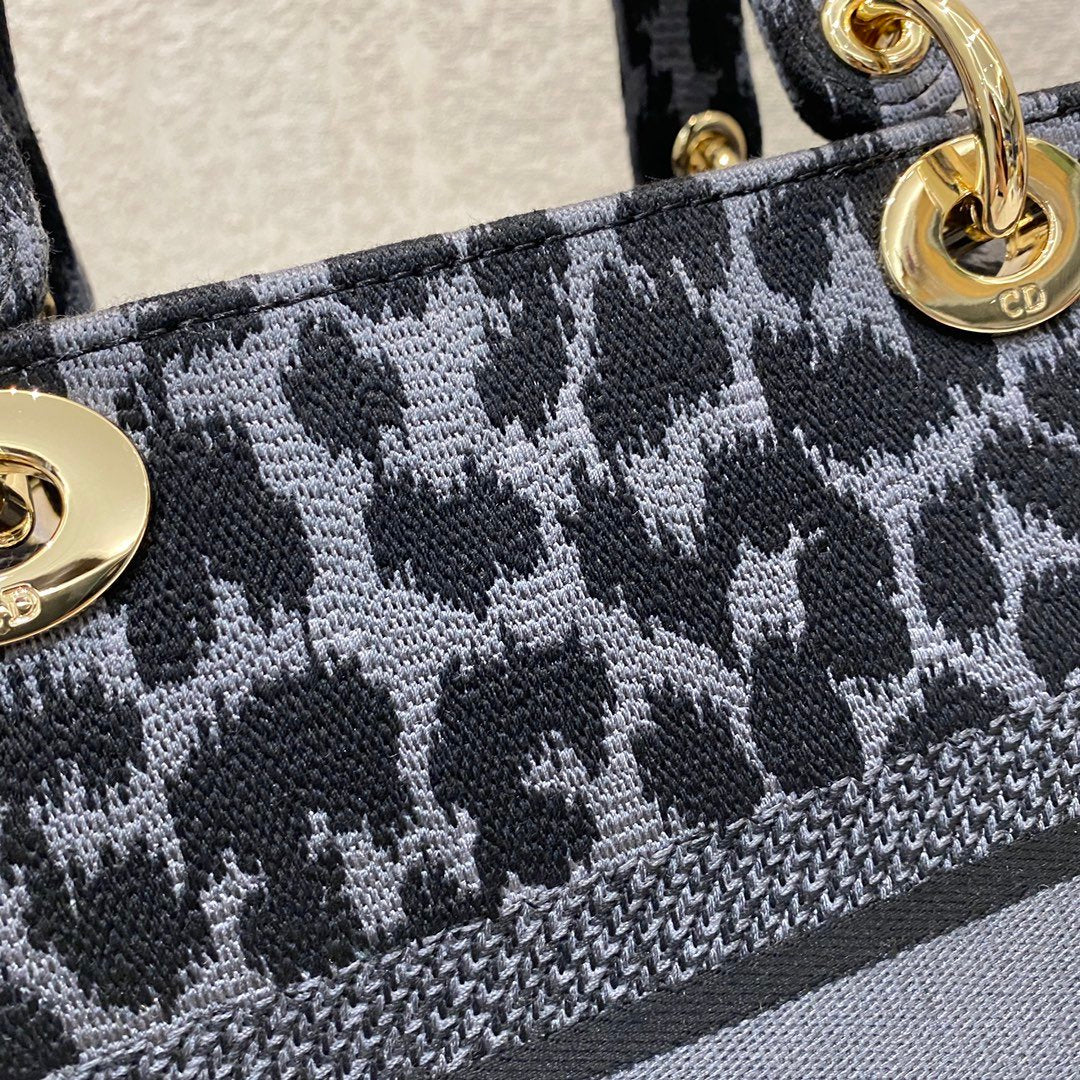 Top Quality MeTop Qualityum Lady D-Lite Bag Blue and Black Mizza Embroidery, Blue and Black Handbags, Crossbody Bags, 24cm CD M0565ORTop Quality_M962