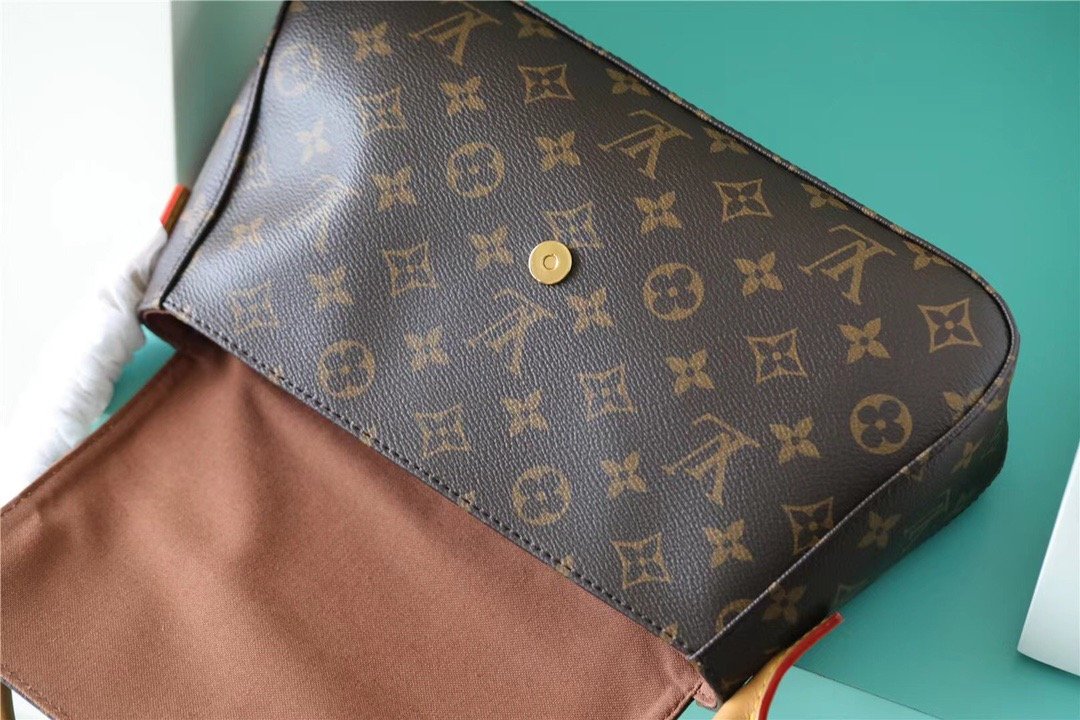 Top Quality Mini Looping Flap Shoulder Bag Monogram For Women 9.4in/24cm Brown Top Quality M51147