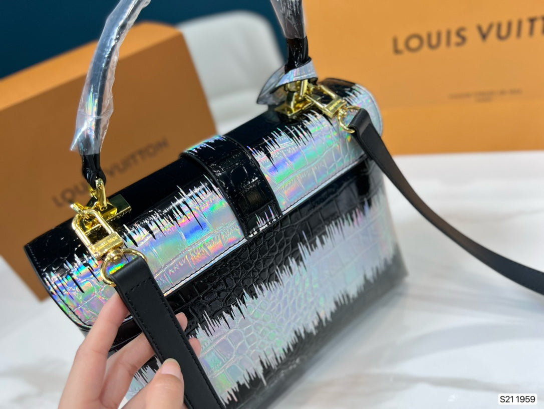 EN - New 1:1 rep Lux Bags LUV 560