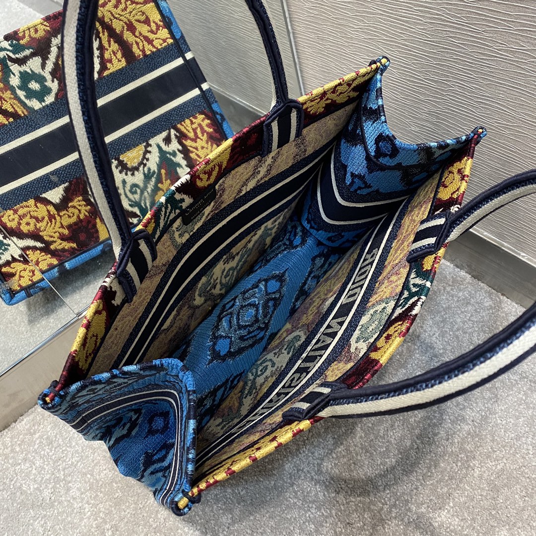 Top Quality MeTop Qualityum Book Tote Multicolor Orange For Women 14in/36cm CD