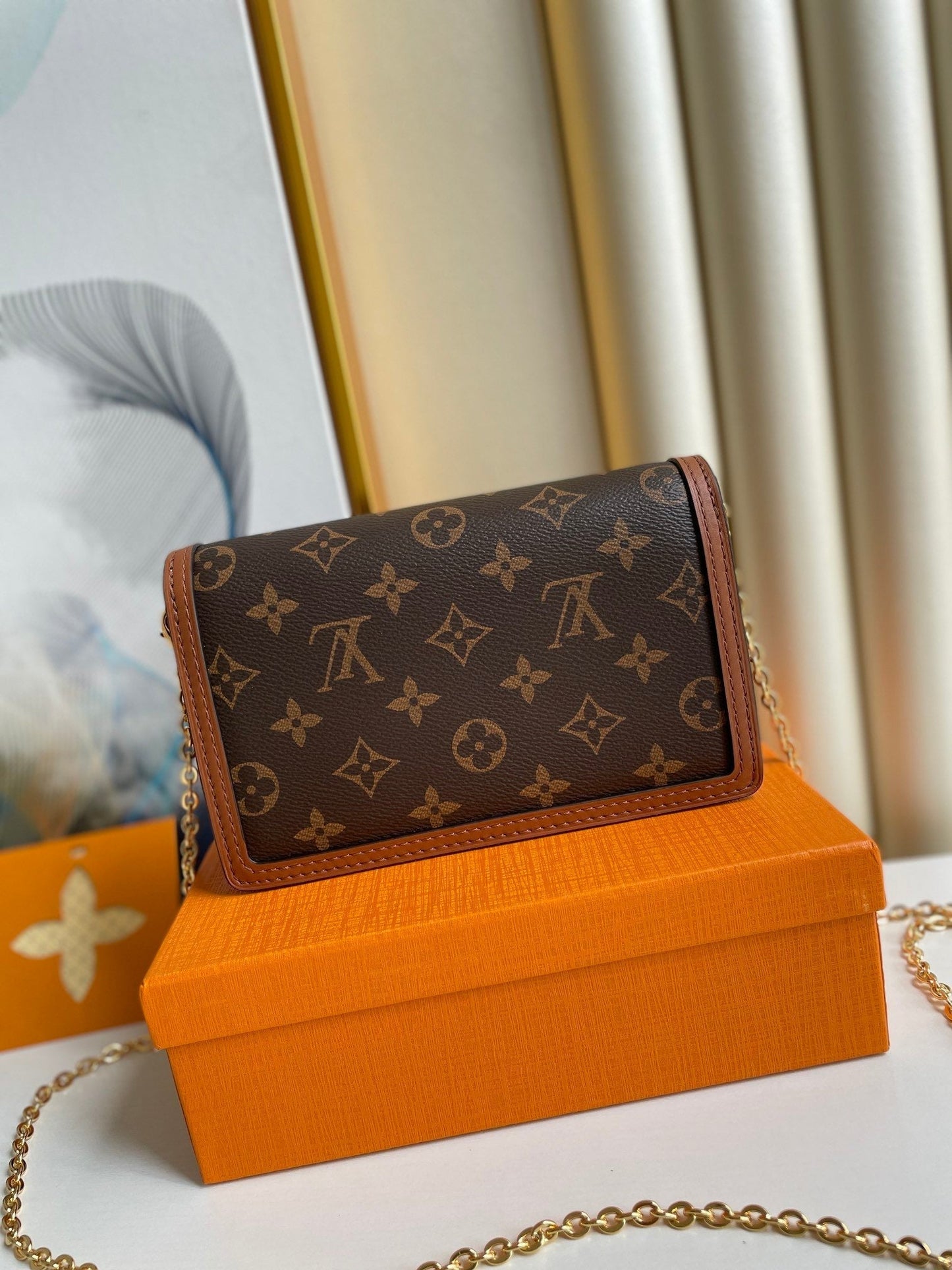 Top Quality Dauphine Chain Wallet Combines Monogram And Monogram Reverse Canvas By Nicolas Ghesquière For Women, WoWallet 19cm Top Quality M68746