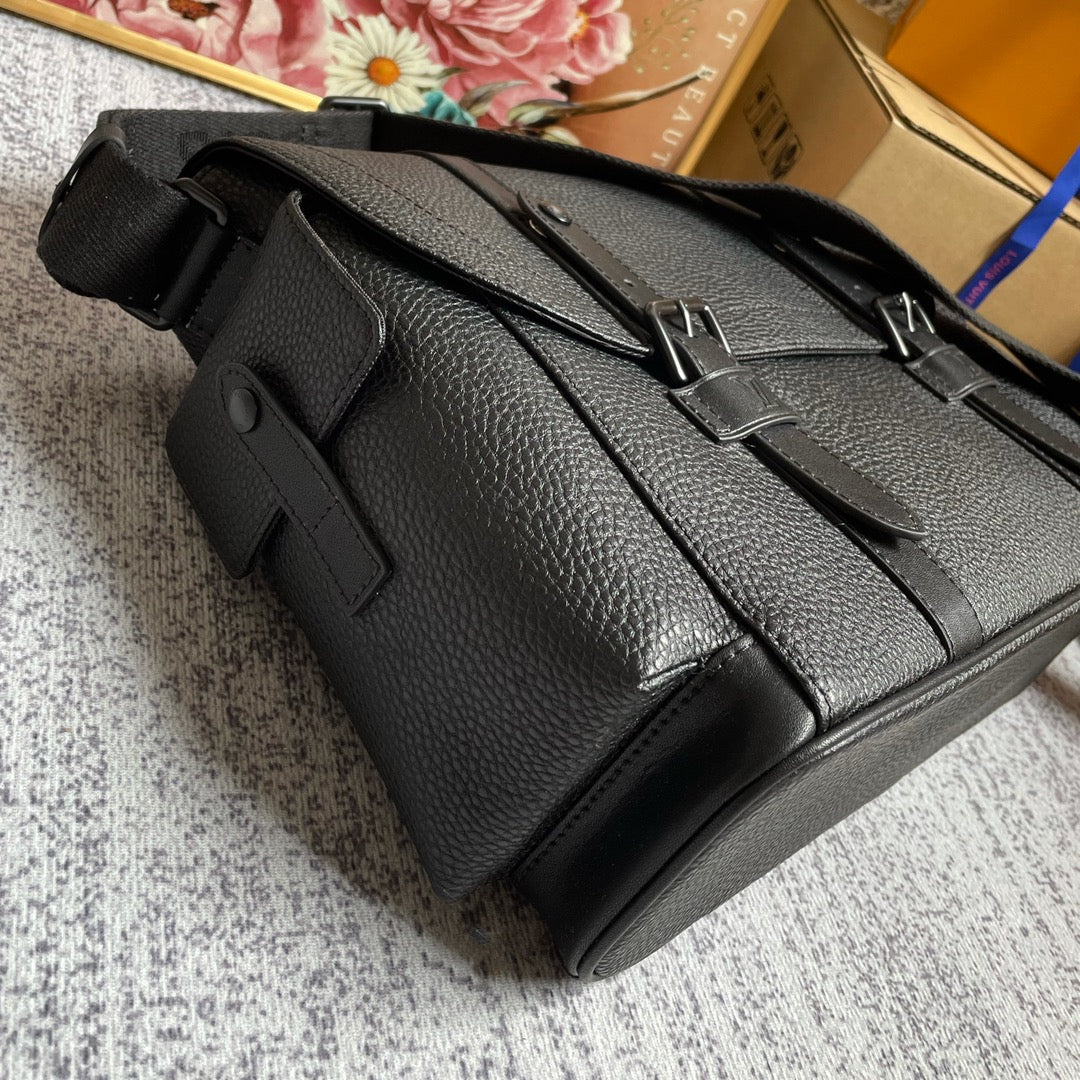 Top Quality Christopher Messenger Taurillon Black For Men, Bags, Shoulder And Crossbody Bags 11.4in/29cm Top Quality M58476