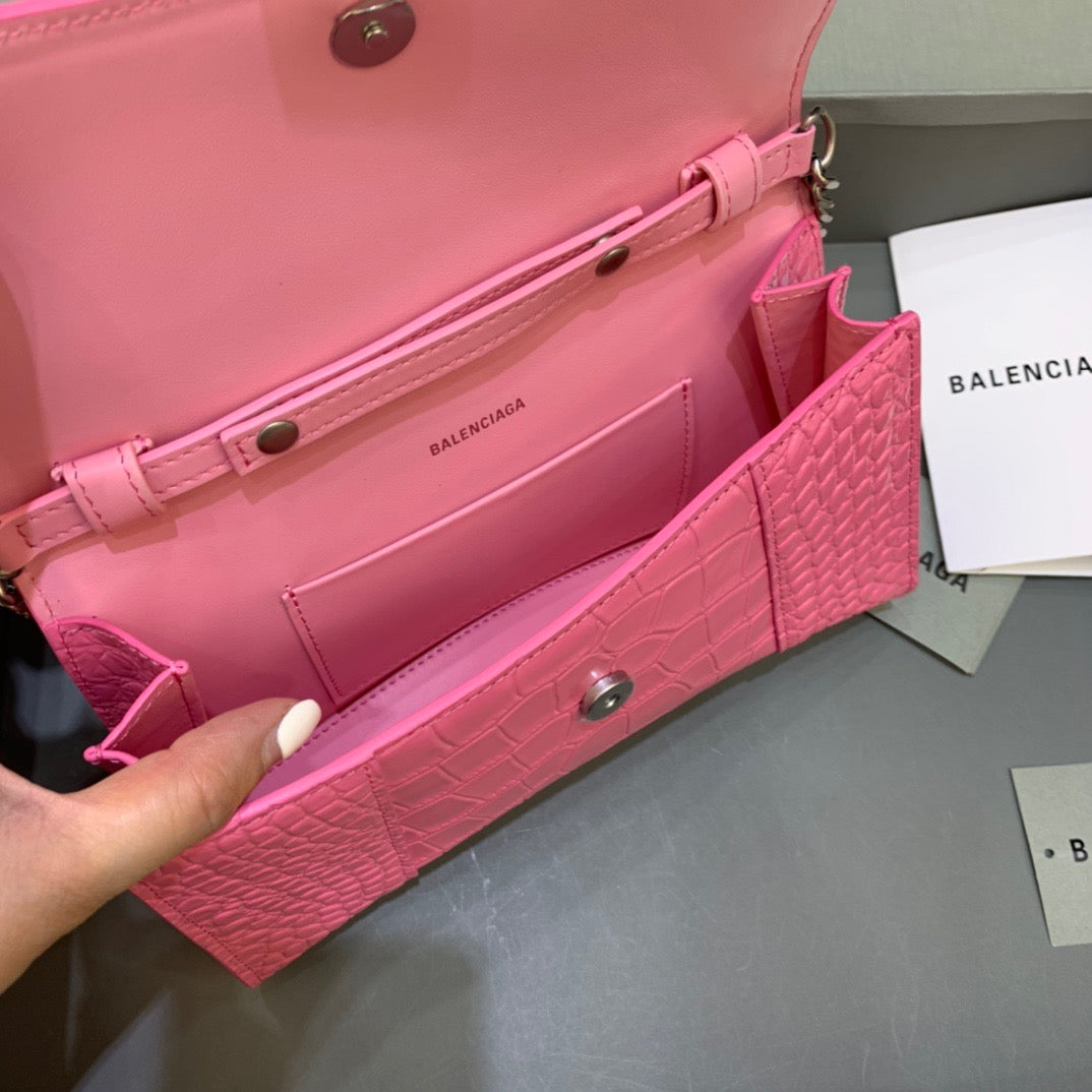 Top Quality Hourglass Wallet On Chain in Pink, For Women,  Bags 9in/23cm