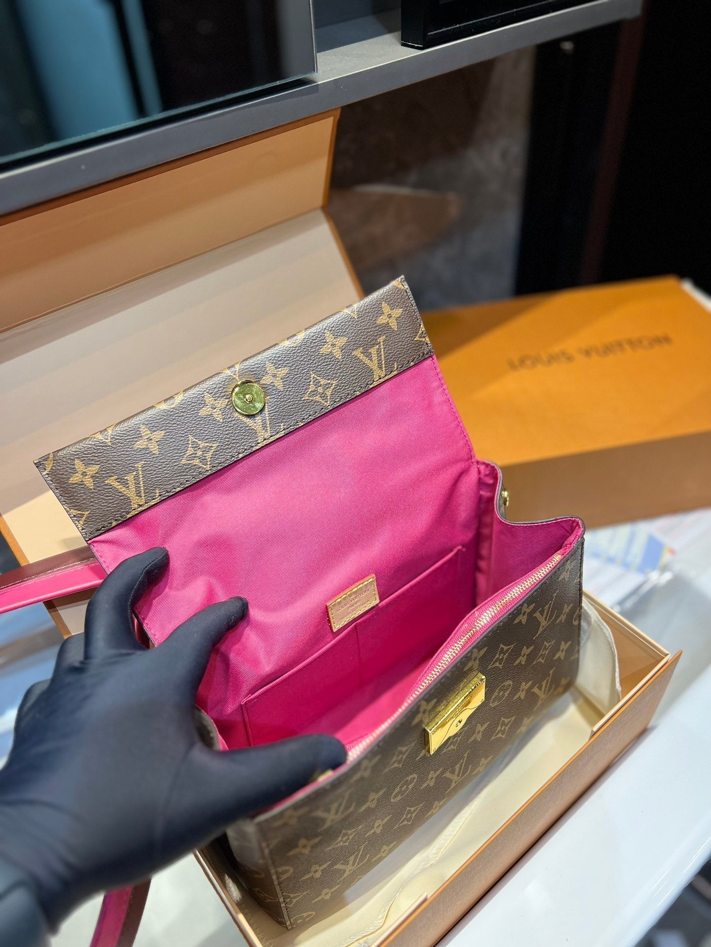EN - Luxury Bags LUV 738