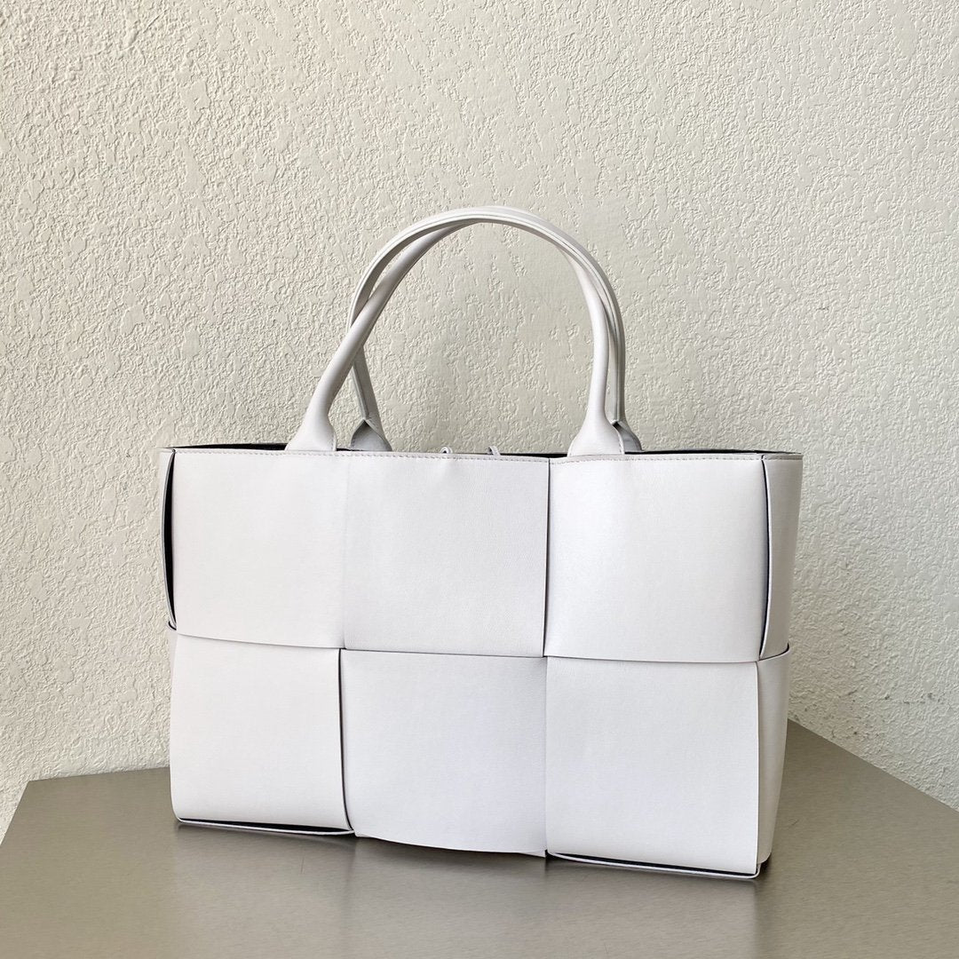 Top Quality Arco Tote Bag For Women 16.14in/41cm In White 609175VMAY39041
