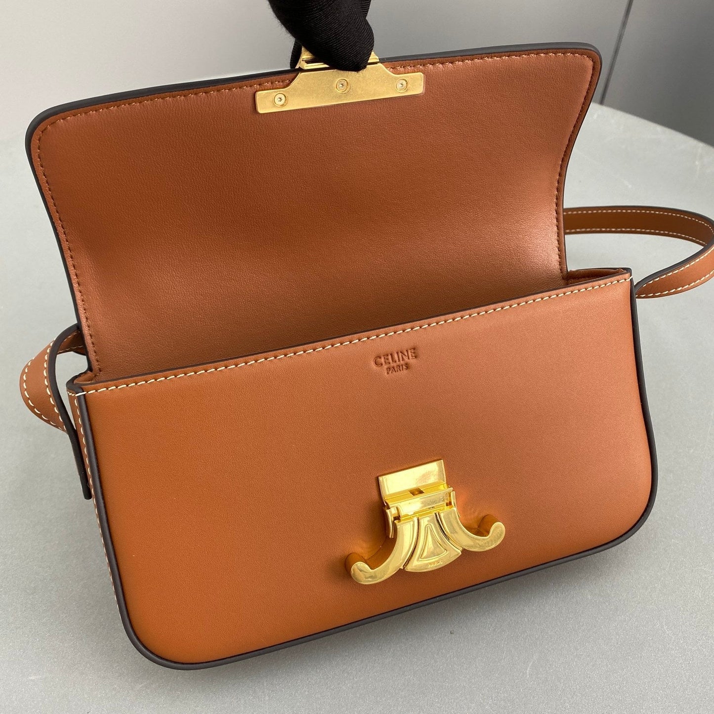 Top Quality Triomphe Shoulder Bag Brown For Women 8in/20cm 194143BFN.04LU