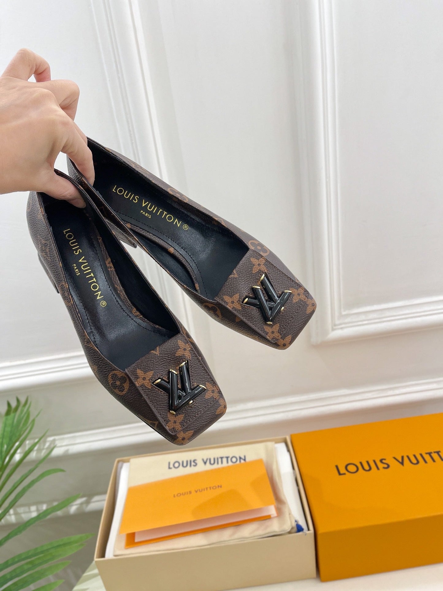 New 1:1 rep LUV High Heel Shoes 033