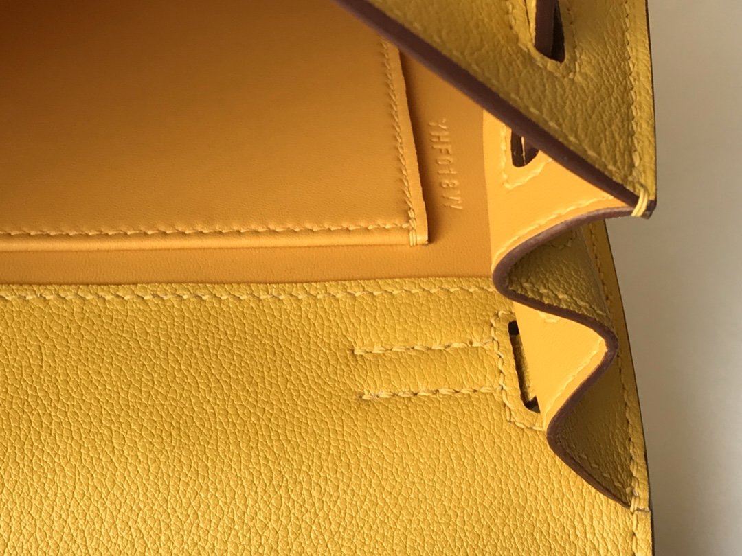 Top Quality Kelly Yellow For Women Gold Toned Hardware 8.7in/22cm