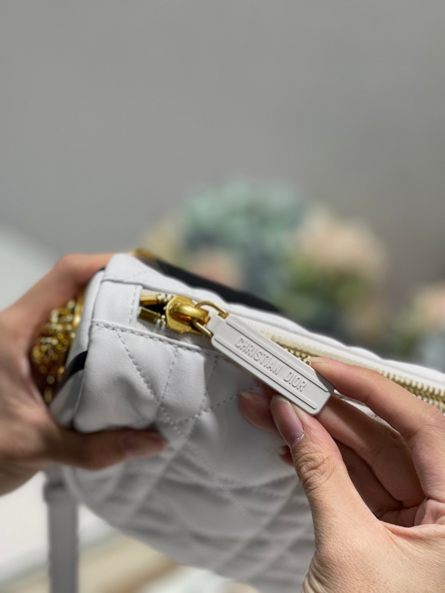 Top Quality MeTop Qualityum Vibe Hobo Bag White Cannage, White Handbags, Crossbody Bags, 30cm CD M7201ONOA_M879