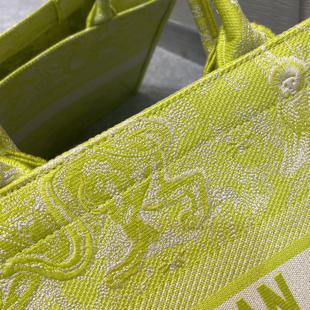 Top Quality MeTop Qualityum Book Tote Lime Toile de Jouy Reverse Embroidery For Women 36cm/16.5in CD