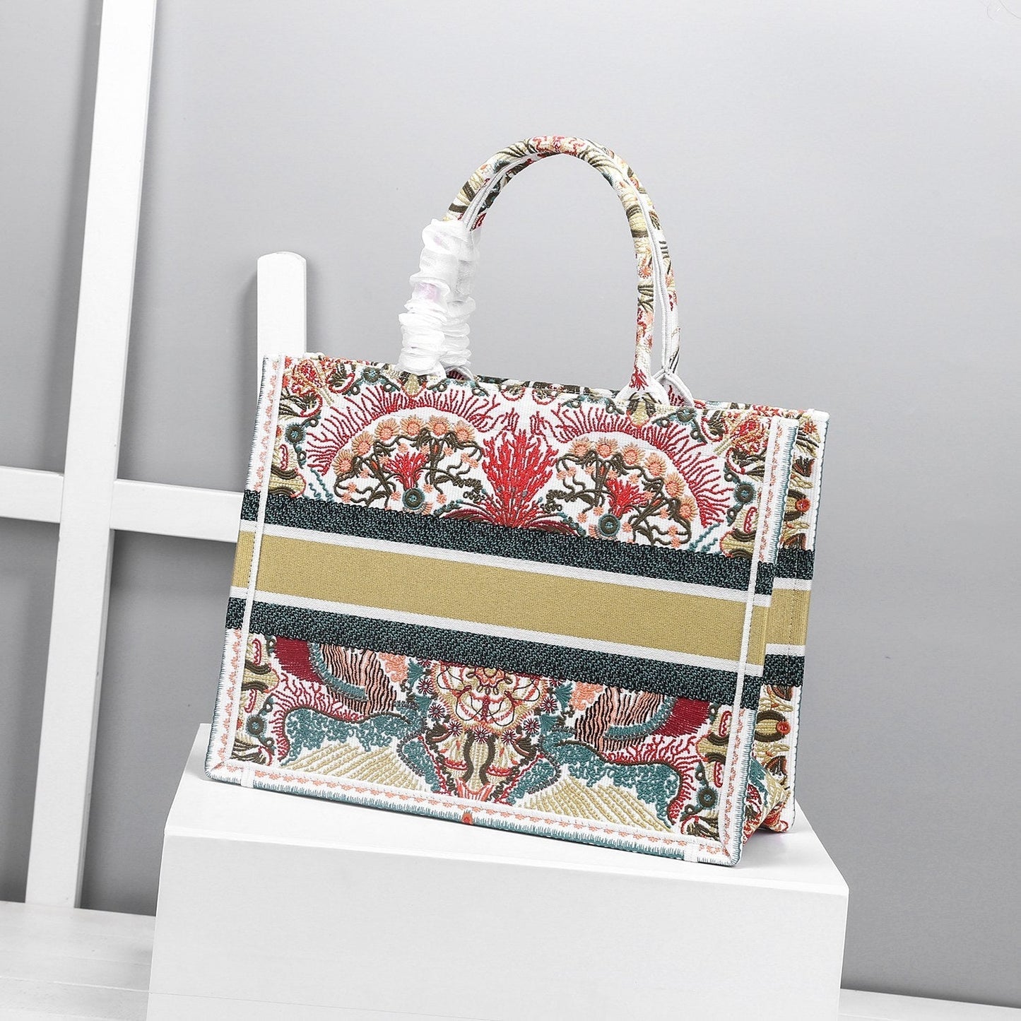 Top Quality MeTop Qualityum Book Tote Bag By Maria Grazia Chiuri For Women 14in/36cm CD